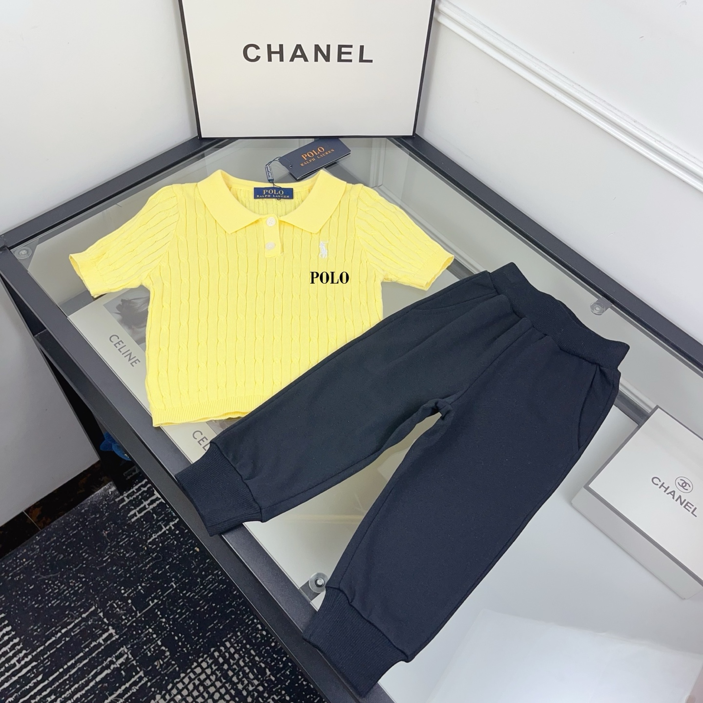 Se puede combinar con pantalones largos sin descuento @128