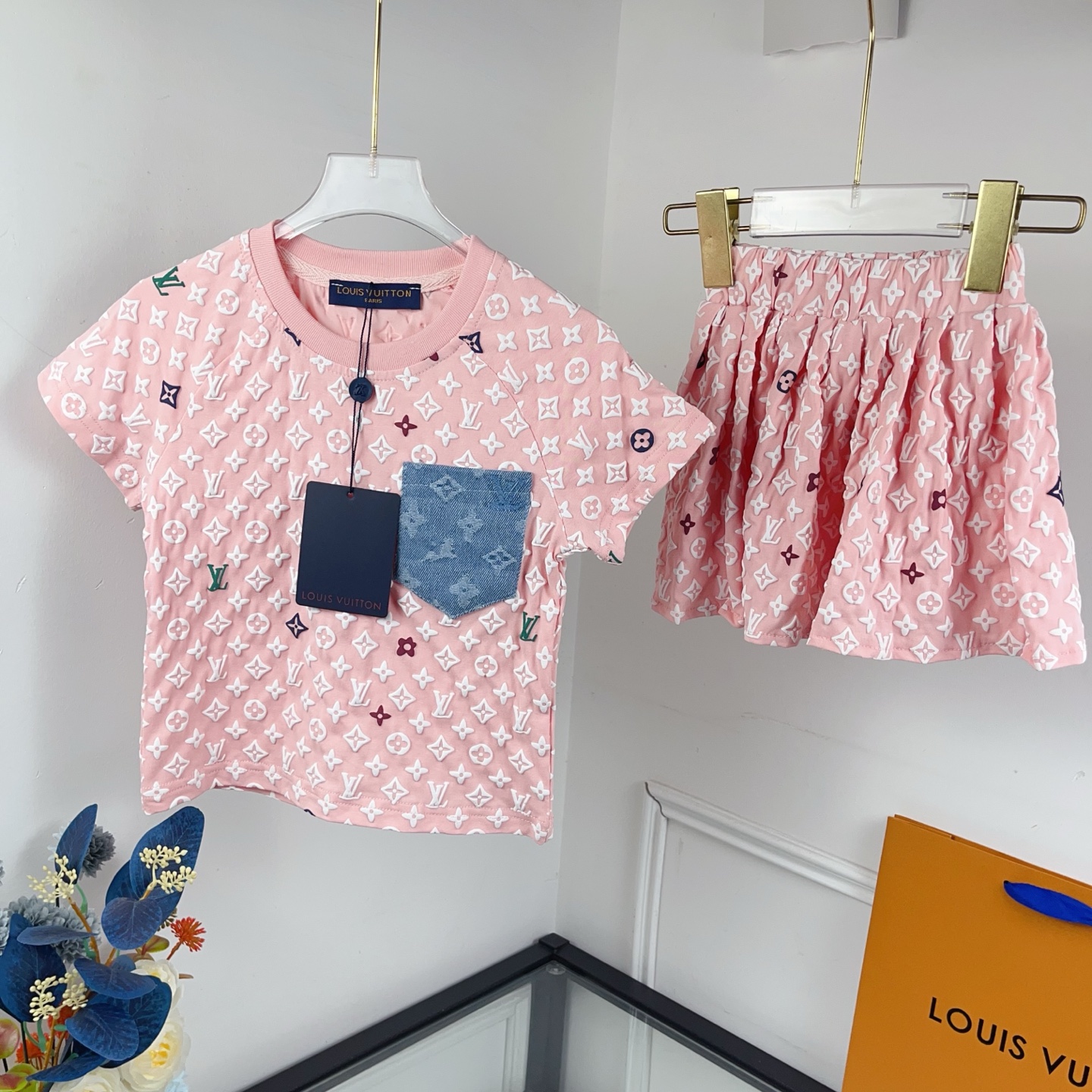 Precio: mismo precio de agente @118. Tallas: 73-120. Nuevo 🆕 ¡El destino de las niñas dulces! Conjunto LV rosa, el tec…