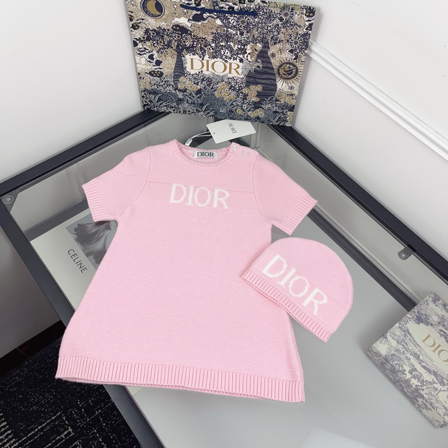 Precio: @148 Tallas: 80-130 Nuevo 🆕 Look de niña | ¡El conjunto de punto rosa DR es tan dulce! ✨ ¡Quién lo entiende! E…