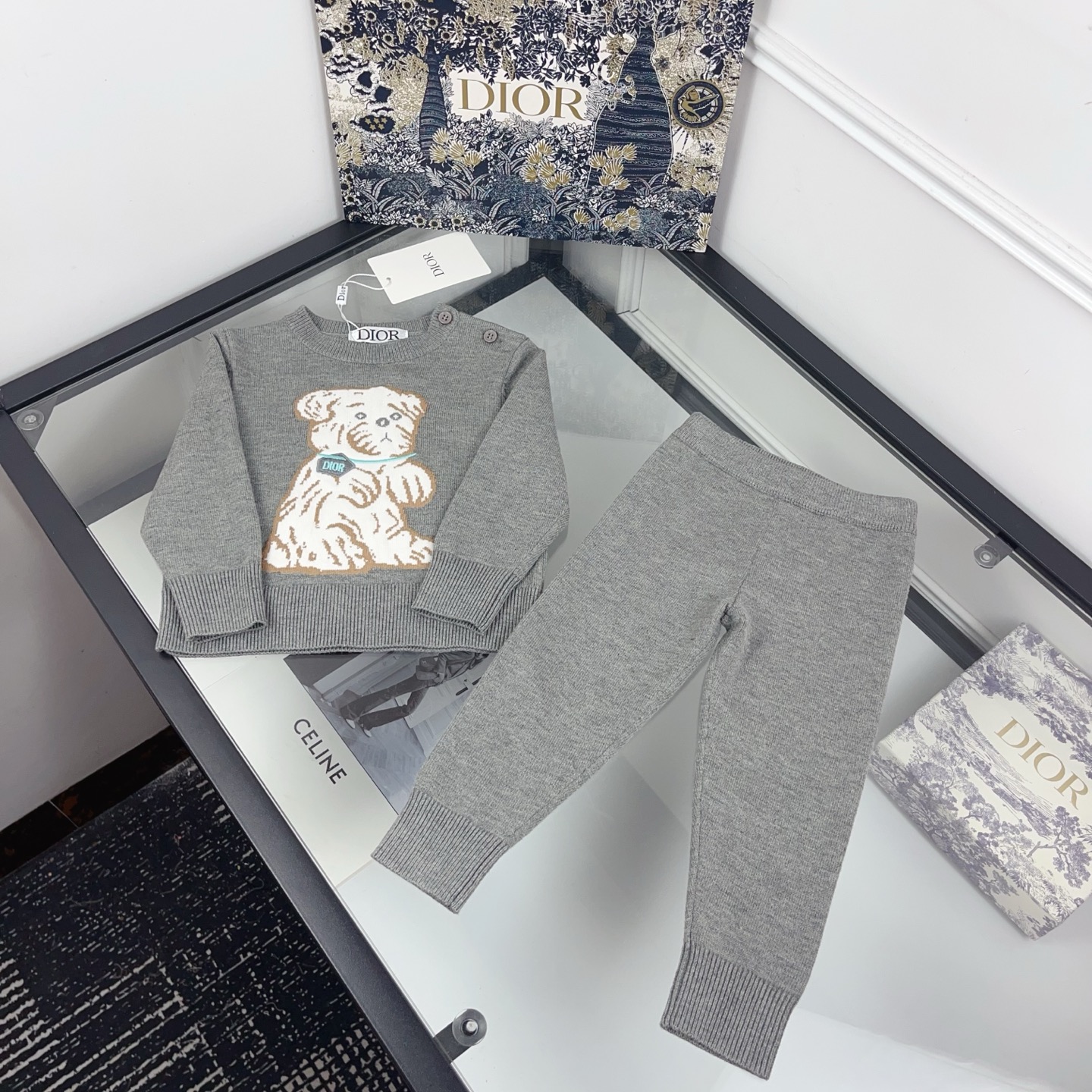 Precio: @158 Tallas: 73-130 Nuevo 🆕 Look de otoño-invierno para bebé | ¡El conjunto de punto DR con perrito es tan ado…
