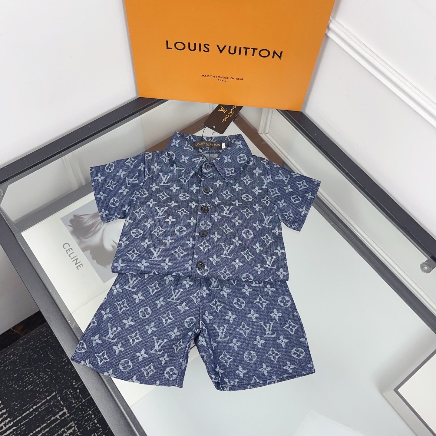 Precio: mismo que agente @108 Tallas: 80-120 Nuevo 🆕 Look de verano para niño | ¡El conjunto vaquero LV monograma es t…