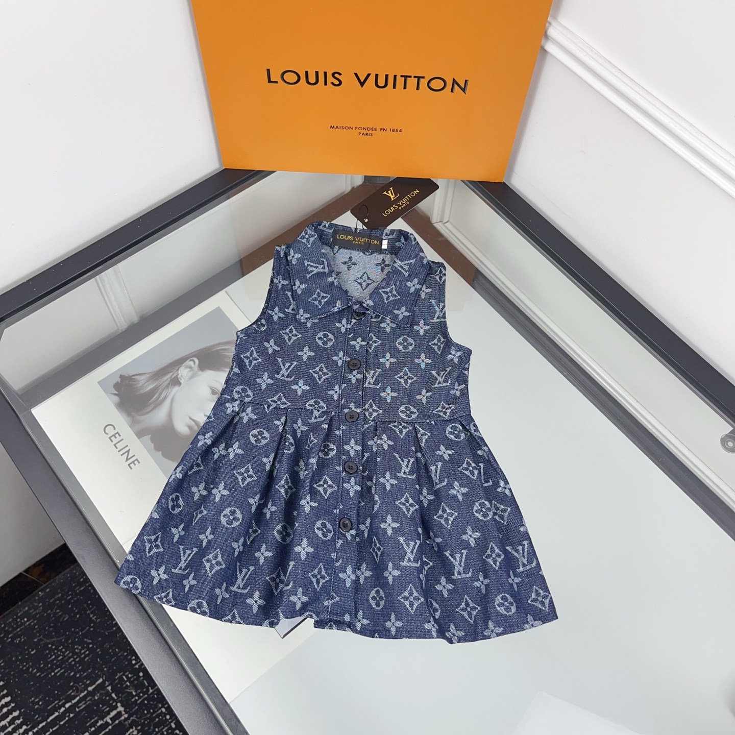 Precio: mismo que agente @98 Tallas: 80-120 Nuevo 🆕 Look de verano para niña | ¡El vestido sin mangas LV monograma es …