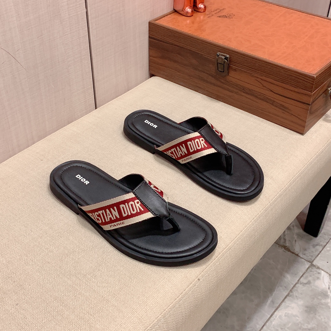 Dior AAA
 Shoes Slippers