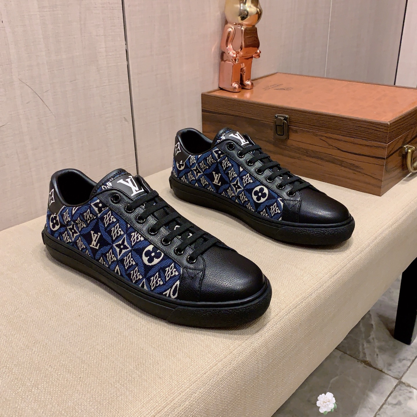 NO:730609,New style: :[Lightning][Lightning] 'Lv*' The latest popular casual shoes, top brand [Seduce] luxury~purchase, top~quality. [Strong] The upper is made of imported breathable fabrics with cowhide material and breathable sheepskin feet () fine workmanship. The original stylish and stylish soft rubber wear-resistant and non-slip outsole is light and comfortable on the foot. The real thing looks better when photographed in person, 0128: Code: 38-44, 2 colors selected, Louis vuitton,cowhide,sheepskin19860909新款: :[闪电][闪电] 《 Lv* 》 最新爆款休闲鞋,顶端品牌[勾引]奢侈～代购,顶级～质量.[强]鞋面選用进口透气布料搭配牛皮材质透气羊皮垫脚（）精细做工.原版个性时尚柔软橡膠耐磨防滑大底,上脚轻巧舒适,实物拍摄實物更好看,0128:码: 38-44,2色入选,,louis vuitton,cowhide,sheepskin,Men's shoes