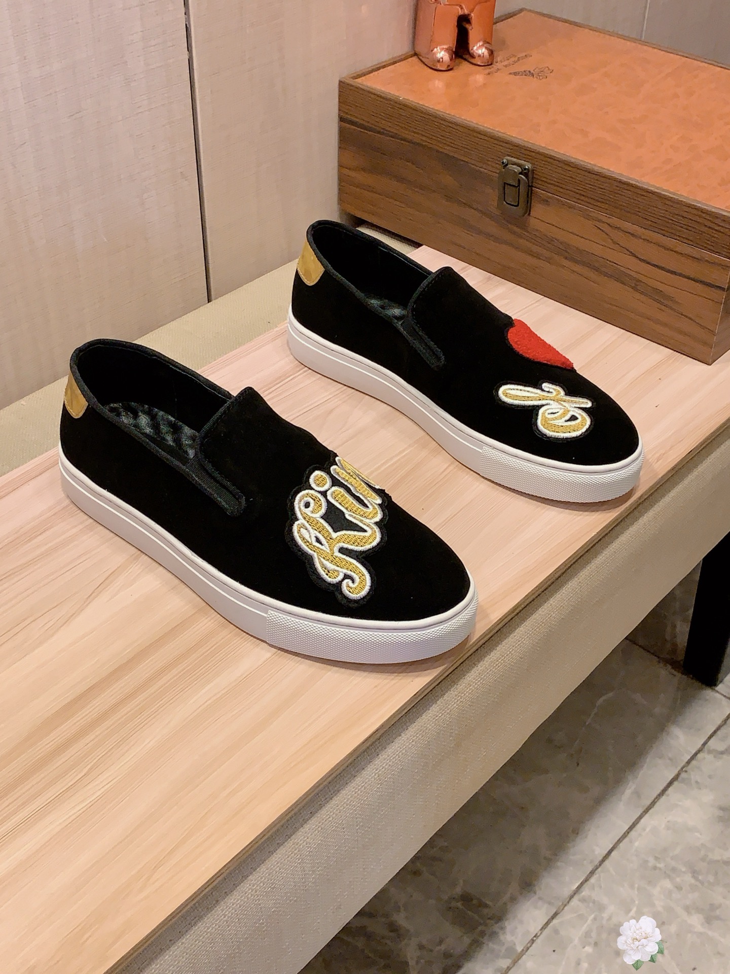 NO:730543,New style: :[Lightning][Lightning] 'DG*' The latest popular casual shoes, top brand [Seduce] luxury~purchasing agent, top~quality.[Strong] The upper is made of imported breathable sheepskin material and breathable pigskin feet () and fine workmanship. The original stylish and stylish soft rubber wear-resistant and non-slip outsole is light and comfortable on the foot. The real thing looks better when photographed in person. No. 007: Code: 38-44,,sheep19860909新款: :[闪电][闪电] 《 DG* 》 最新爆款休闲鞋,顶端品牌[勾引]奢侈～代购,顶级～质量.[强]鞋面選用进口透气羊猄皮材质透气猪皮垫脚（）精细做工.原版个性时尚柔软橡膠耐磨防滑大底,上脚轻巧舒适,实物拍摄實物更好看,编007:码: 38-44,,sheep,Men's shoes