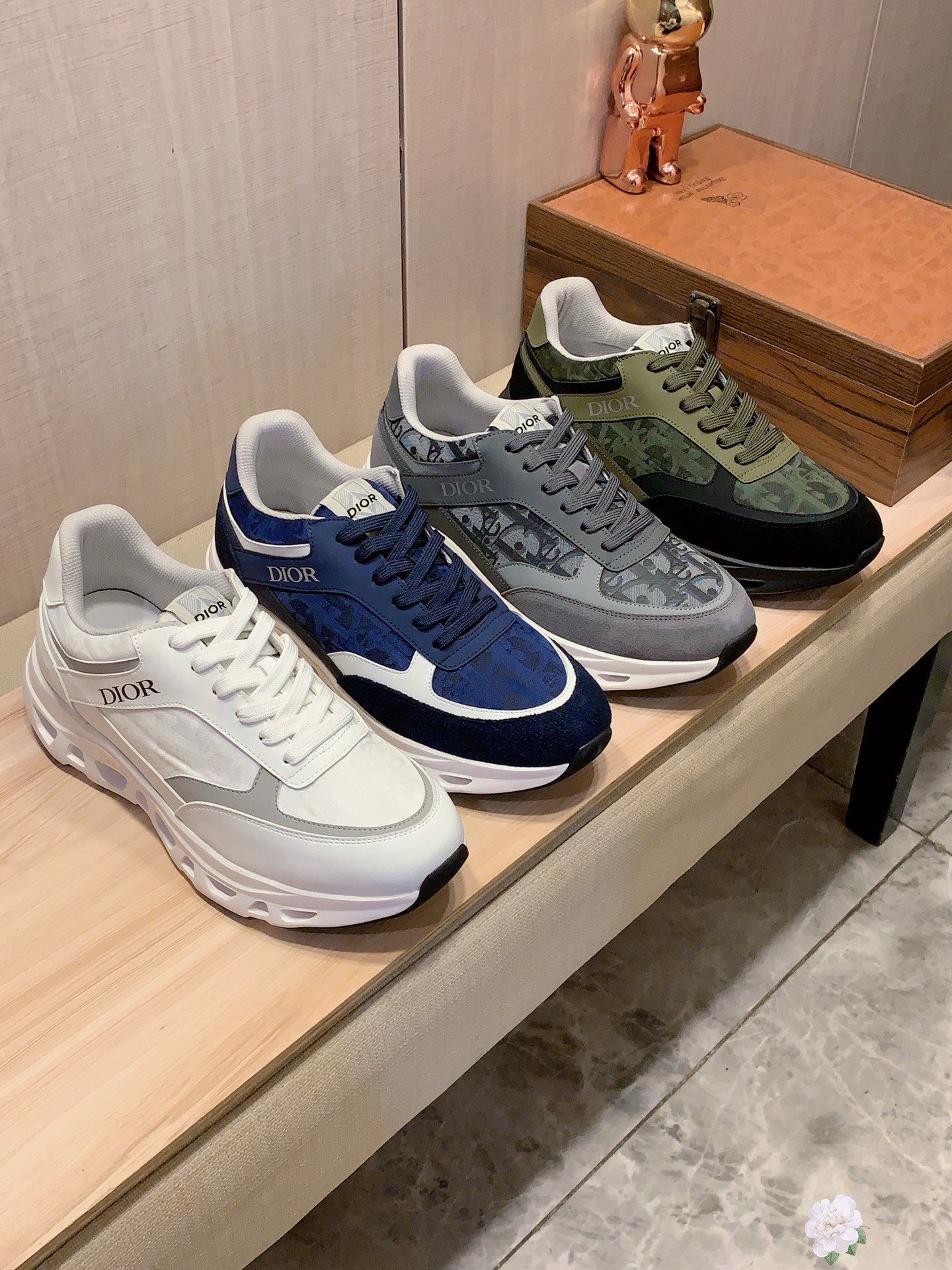 NO:533077,New style: :[Lightning][Lightning] 'Boss*' The latest popular casual shoes, top brand [seduction] luxury ~ purchasing agent, top ~ quality. [Strong] The upper is made of imported breathable cowhide with material breathable sheepskin foot pads () fine workmanship. The original unique and stylish soft rubber wear-resistant and non-slip sole, the foot is light and comfortable, and the real thing is better shot, 3021: Code: 38-44, 4 colors selected, cowhide, sheepskin19860909新款: :[闪电][闪电] 《 Boss* 》 最新爆款休闲鞋,顶端品牌[勾引]奢侈～代购,顶级～质量.[强]鞋面選用进口透气牛皮搭配材质透气羊皮垫脚（）精细做工.原版个性时尚柔软橡膠耐磨防滑大底,上脚轻巧舒适,实物拍摄實物更好看,3021:码: 38-44,4色入选,,cowhide,sheepskin,Men's shoes