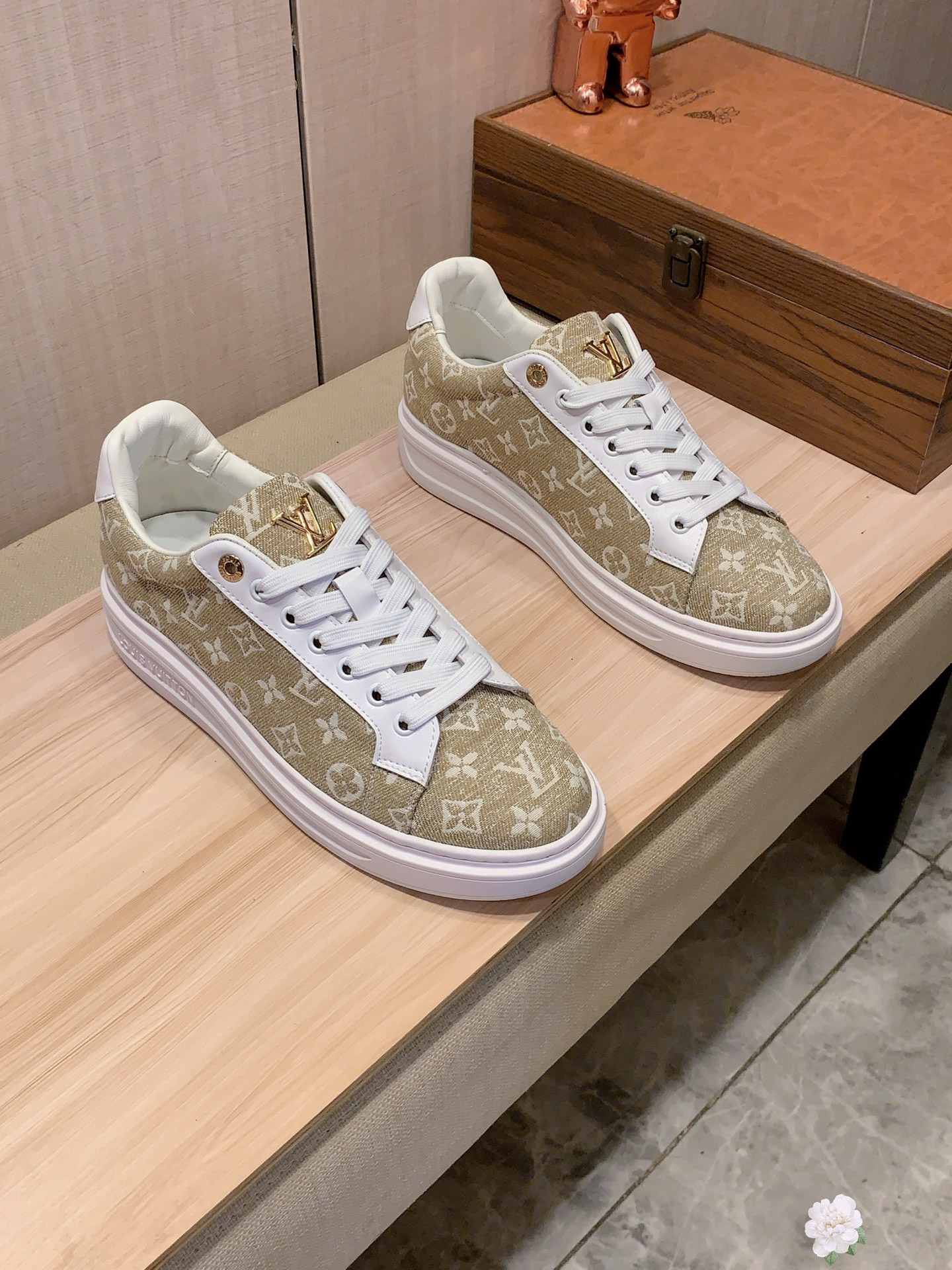 NO:533088,New style: [Lightning][Lightning] 'Lv*' The latest popular casual shoes, top brand [seduction] luxury ~ purchasing agent, top ~ quality. [Strong] The upper is made of imported breathable cowhide with material breathable sheepskin foot pads () fine workmanship. The original unique and stylish soft rubber wear-resistant and non-slip sole, the foot is light and comfortable, and the real thing is better shot, 413: Size: 38-44, 4 colors selected, louis vuitton, cowhide, sheepskin19860909新款: :[闪电][闪电] 《 Lv* 》 最新爆款休闲鞋,顶端品牌[勾引]奢侈～代购,顶级～质量.[强]鞋面選用进口透气牛皮搭配材质透气羊皮垫脚（）精细做工.原版个性时尚柔软橡膠耐磨防滑大底,上脚轻巧舒适,实物拍摄實物更好看,413:码: 38-44,4色入选,,louis vuitton,cowhide,sheepskin,Men's shoes