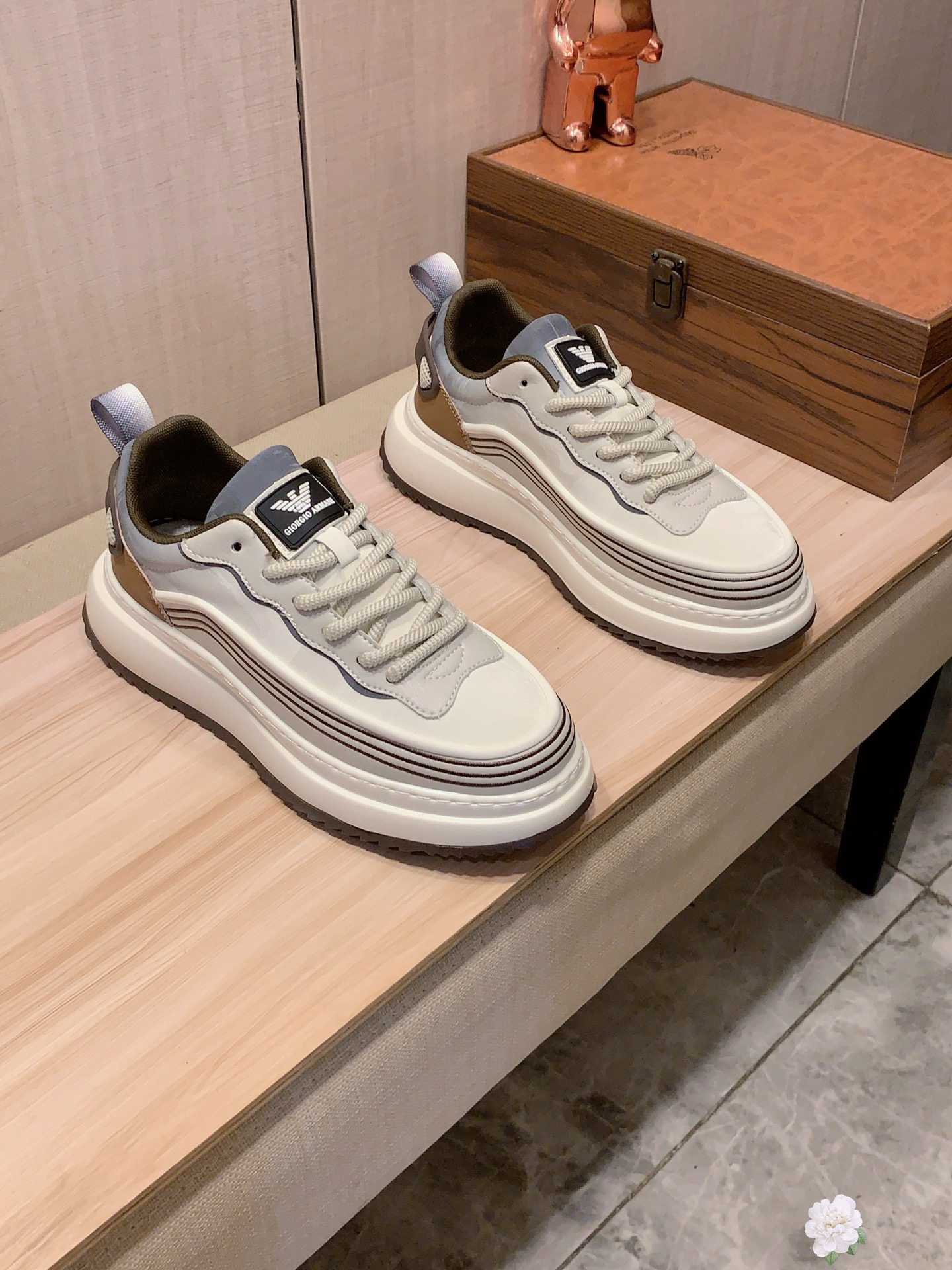 NO:533103,New style: [Lightning][Lightning] 'Armani*' The latest popular casual shoes, top brand [seduction] luxury ~ purchasing agent, top ~ quality. [Strong] The upper is made of imported breathable cowhide with material breathable sheepskin foot pads () fine workmanship. The original unique and fashionable soft rubber wear-resistant and non-slip sole, the foot is light and comfortable, and the real thing is better shot, 004: Code: 38-44, 2 colors selected, Armani, cowhide, sheepskin19860909新款: :[闪电][闪电] 《 阿玛尼* 》 最新爆款休闲鞋,顶端品牌[勾引]奢侈～代购,顶级～质量.[强]鞋面選用进口透气牛皮搭配材质透气羊皮垫脚（）精细做工.原版个性时尚柔软橡膠耐磨防滑大底,上脚轻巧舒适,实物拍摄實物更好看,004:码: 38-44,2色入选,,armani,cowhide,sheepskin,Men's shoes