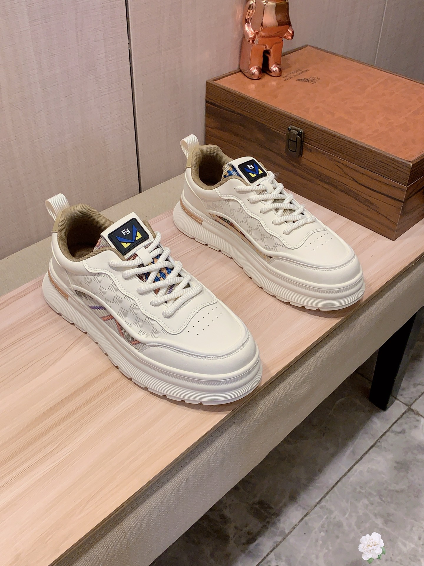 NO:533114,New style: [Lightning][Lightning] 'Fendi FENDI*' The latest popular casual shoes, top brand [seduction] luxury ~ purchasing agent, top ~ quality. [Strong] The upper is made of imported breathable cowhide with material breathable sheepskin foot pads () fine workmanship. The original unique and stylish soft rubber wear-resistant and non-slip sole, the foot is light and comfortable, and the real thing is better shot, 004: Code: 38-44, 2 colors selected, fendi, fendi, cowhide, sheepskin19860909新款: :[闪电][闪电] 《 芬迪FENDI* 》 最新爆款休闲鞋,顶端品牌[勾引]奢侈～代购,顶级～质量.[强]鞋面選用进口透气牛皮搭配材质透气羊皮垫脚（）精细做工.原版个性时尚柔软橡膠耐磨防滑大底,上脚轻巧舒适,实物拍摄實物更好看,004:码: 38-44,2色入选,,fendi,fendi,cowhide,sheepskin,Men's shoes