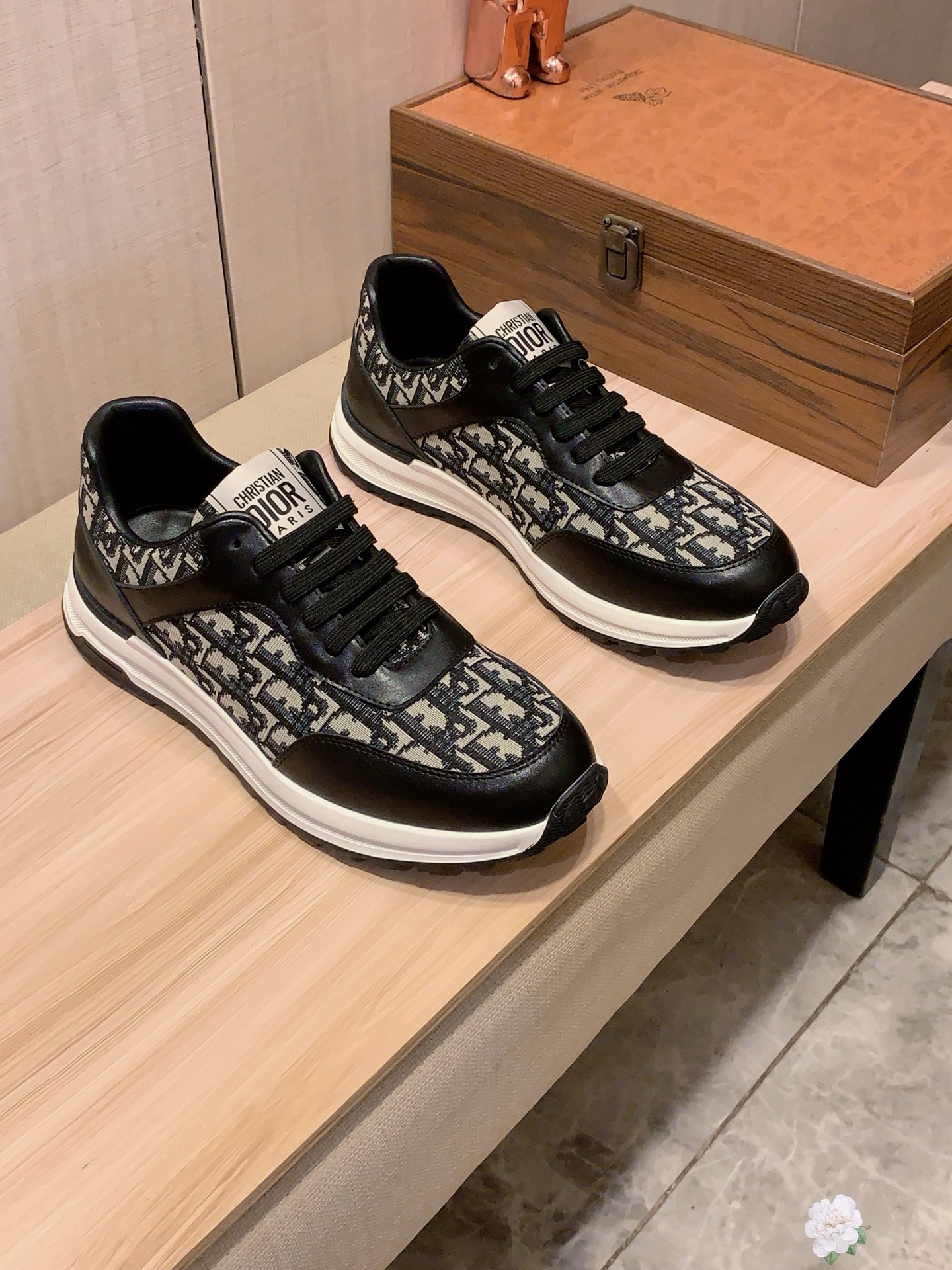 NO:541933,New model: [Lightning][Lightning] 'Dio DIOR*' The latest popular casual shoes, top brand [seduction] luxury ~ purchasing agent, top ~ quality. [Strong] The upper is made of imported breathable cowhide with material breathable sheepskin foot pads () fine workmanship. The original unique and stylish soft rubber wear-resistant and non-slip sole, the foot is light and comfortable, and the real thing is better shot, 122: Code: 38-44, 2 colors selected, dior, dior, cowhide, sheepskin19860909新款: :[闪电][闪电] 《 迪奥DIOR* 》 最新爆款休闲鞋,顶端品牌[勾引]奢侈～代购,顶级～质量.[强]鞋面選用进口透气牛皮搭配材质透气羊皮垫脚（）精细做工.原版个性时尚柔软橡膠耐磨防滑大底,上脚轻巧舒适,实物拍摄實物更好看,122:码: 38-44,2色入选,,dior,dior,cowhide,sheepskin,Men's shoes