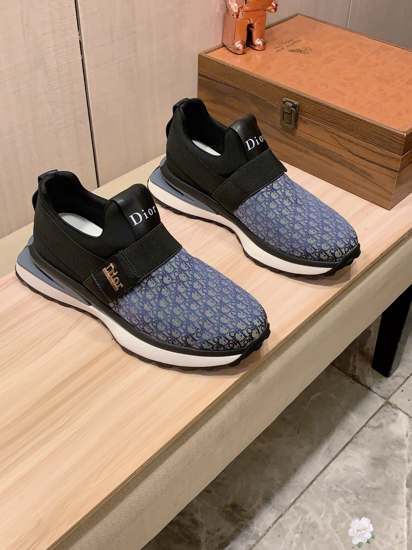 NO:555823,New style: :[Lightning][Lightning] 'Dior DIOR*' latest popular casual shoes, top brand [Seduce] luxury ~ purchasing, top quality. [Strong] The upper is made of imported breathable cowhide with breathable sheepskin feet () and fine workmanship. The original stylish and stylish soft rubber wear-resistant and non-slip outsole is light and comfortable on the foot. The real thing looks better when photographed in person, 010: code: 38-44, 3 colors selected,,dior,dior,cowhide,sheepskin19860909新款: :[闪电][闪电] 《 迪奥DIOR* 》最新爆款休闲鞋,顶端品牌[勾引]奢侈～代购,顶级～质量.[强]鞋面選用进口透气牛皮搭配材质透气羊皮垫脚（）精细做工.原版个性时尚柔软橡膠耐磨防滑大底,上脚轻巧舒适,实物拍摄實物更好看,010:码: 38-44,3色入选,,dior,dior,cowhide,sheepskin,Men's shoes