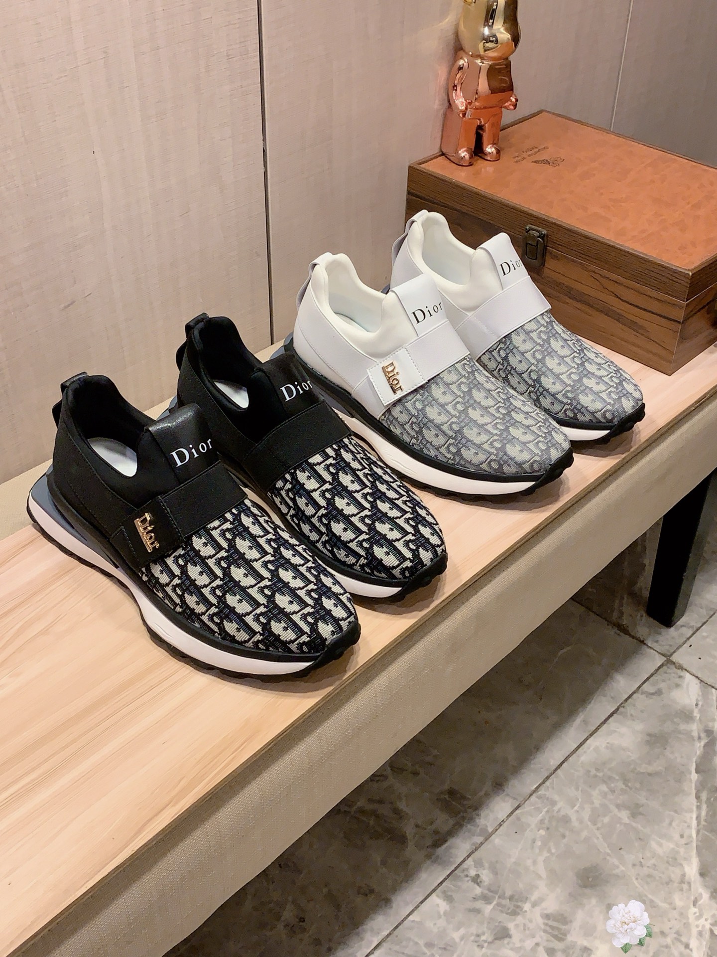 NO:555829,New style: :[Lightning][Lightning] 'Dior DIOR*' latest popular casual shoes, top brand [Seduce] luxury ~ purchasing, top quality. [Strong] The upper is made of imported breathable cowhide with breathable sheepskin feet () and fine workmanship. The original stylish and stylish soft rubber wear-resistant and non-slip outsole is light and comfortable on the foot. The real thing looks better when photographed in person, 010: code: 38-44,2 colors selected,,dior,dior,cowhide,sheepskin19860909新款: :[闪电][闪电] 《 迪奥DIOR* 》最新爆款休闲鞋,顶端品牌[勾引]奢侈～代购,顶级～质量.[强]鞋面選用进口透气牛皮搭配材质透气羊皮垫脚（）精细做工.原版个性时尚柔软橡膠耐磨防滑大底,上脚轻巧舒适,实物拍摄實物更好看,010:码: 38-44,2色入选,,dior,dior,cowhide,sheepskin,Men's shoes