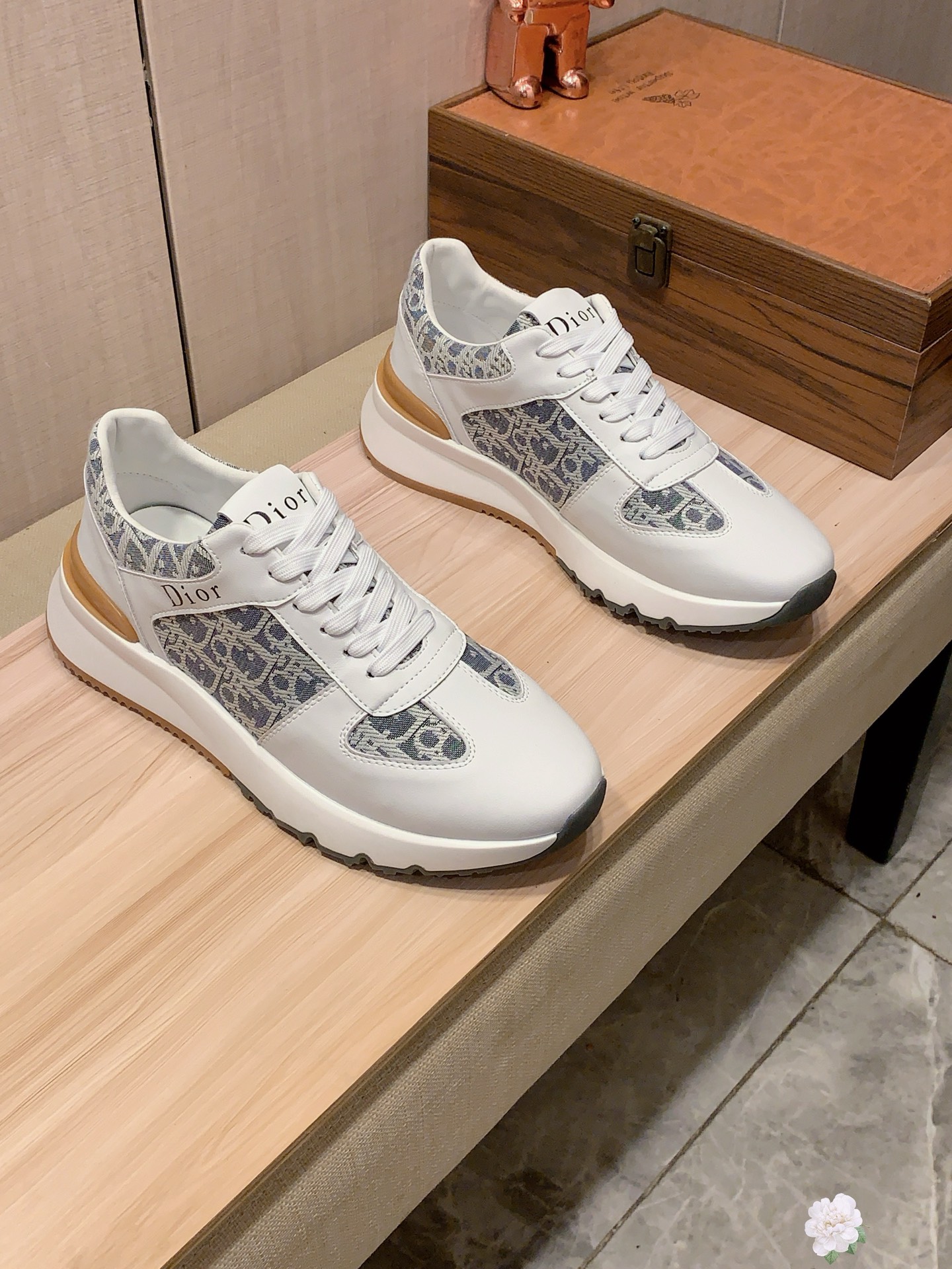 NO:555833,New style: :[Lightning][Lightning] 'Dior DIOR*' latest popular casual shoes, top brand [Seduce] luxury ~ purchasing, top quality. [Strong] The upper is made of imported breathable cowhide with breathable sheepskin feet () and fine workmanship. The original stylish and stylish soft rubber wear-resistant and non-slip outsole is light and comfortable on the foot. The real thing looks better when photographed in person, 010: code: 38-44, 3 colors selected,,dior,dior,cowhide,sheepskin19860909新款: :[闪电][闪电] 《 迪奥DIOR* 》最新爆款休闲鞋,顶端品牌[勾引]奢侈～代购,顶级～质量.[强]鞋面選用进口透气牛皮搭配材质透气羊皮垫脚（）精细做工.原版个性时尚柔软橡膠耐磨防滑大底,上脚轻巧舒适,实物拍摄實物更好看,010:码: 38-44,3色入选,,dior,dior,cowhide,sheepskin,Men's shoes