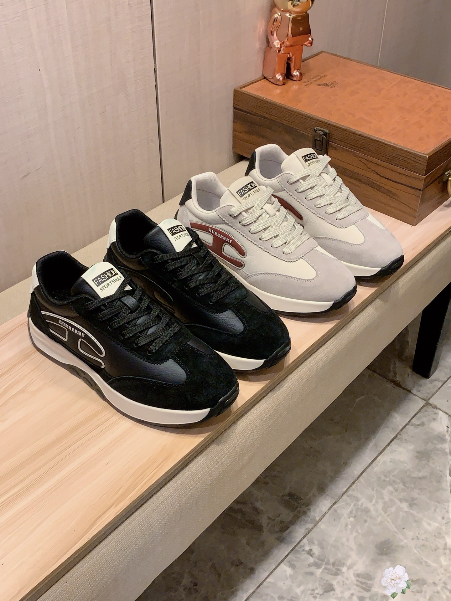 NO:557113,New style: :[Lightning][Lightning] 'Burberry*' latest popular casual shoes, top brand [Seduce] luxury ~ purchase, top quality. [Strong] The upper is made of imported breathable cowhide with material and breathable feet () and fine workmanship. The original stylish and stylish soft rubber wear-resistant and non-slip outsole is light and comfortable on the foot. The real thing looks better when photographed in person, 005: Code: 38-44, 2 colors selected, burberry, cowhide19860909新款: :[闪电][闪电] 《 巴宝莉* 》最新爆款休闲鞋,顶端品牌[勾引]奢侈～代购,顶级～质量.[强]鞋面選用进口透气牛皮搭配材质透气垫脚（）精细做工.原版个性时尚柔软橡膠耐磨防滑大底,上脚轻巧舒适,实物拍摄實物更好看,005:码: 38-44,2色入选,,burberry,cowhide,Men's shoes