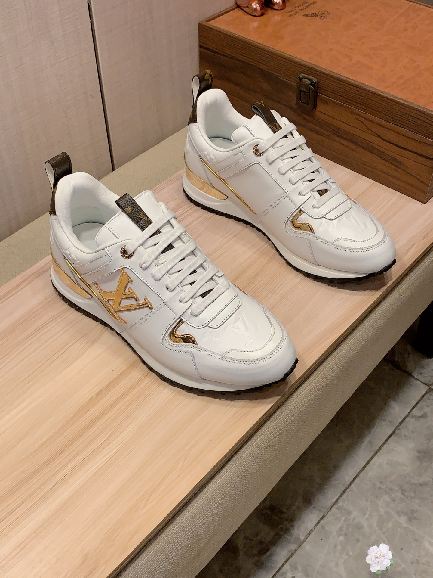 NO:557125,New style: :[Lightning][Lightning] 'Lv*' latest popular casual shoes, top brand [Seduce] luxury~purchase, top~quality.[Strong] The upper is made of imported breathable cowhide with material breathable sheepskin feet () fine workmanship. The original stylish and stylish soft rubber wear-resistant and non-slip outsole, light and comfortable on the foot, the real thing looks better when photographed, 0189: Code: 38-44, 3 colors selected, Louis vuitton,cowhide,sheepskin19860909新款: :[闪电][闪电] 《 Lv* 》最新爆款休闲鞋,顶端品牌[勾引]奢侈～代购,顶级～质量.[强]鞋面選用进口透气牛皮搭配材质透气羊皮垫脚（）精细做工.原版个性时尚柔软橡膠耐磨防滑大底,上脚轻巧舒适,实物拍摄實物更好看,0189:码: 38-44,3色入选,,louis vuitton,cowhide,sheepskin,Men's shoes