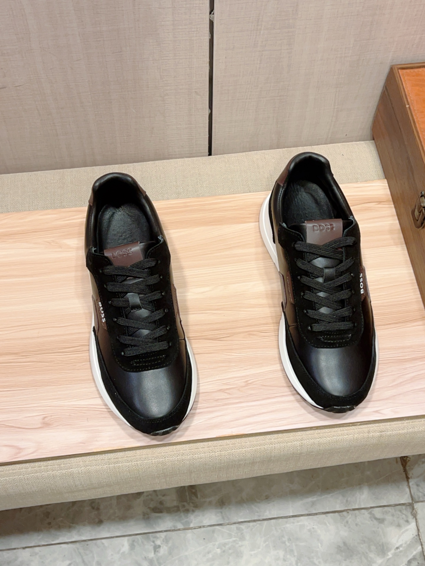 NO:680162,New style: :[Lightning][Lightning] 'Boss.*' The latest popular casual shoes, top brand [Seduce] luxury~purchase, top~quality. [Strong] The upper is made of imported breathable cowhide with material breathable sheepskin feet () and fine workmanship. The original stylish and stylish soft rubber wear-resistant and non-slip outsole is light and comfortable on the foot, the real thing looks better when photographed in person, 0127: code: 39-44, 38.45 customized, non-refundable, 44 colors selected, cowhide, sheepskin19860909新款: :[闪电][闪电] 《 Boss.* 》 最新爆款休闲鞋,顶端品牌[勾引]奢侈～代购,顶级～质量.[强]鞋面選用进口透气牛皮搭配材质透气羊皮垫脚（）精细做工.原版个性时尚柔软橡膠耐磨防滑大底,上脚轻巧舒适,实物拍摄實物更好看,0127:码: 39-44,38.45订做不退换,44色入选,,cowhide,sheepskin,Men's shoes