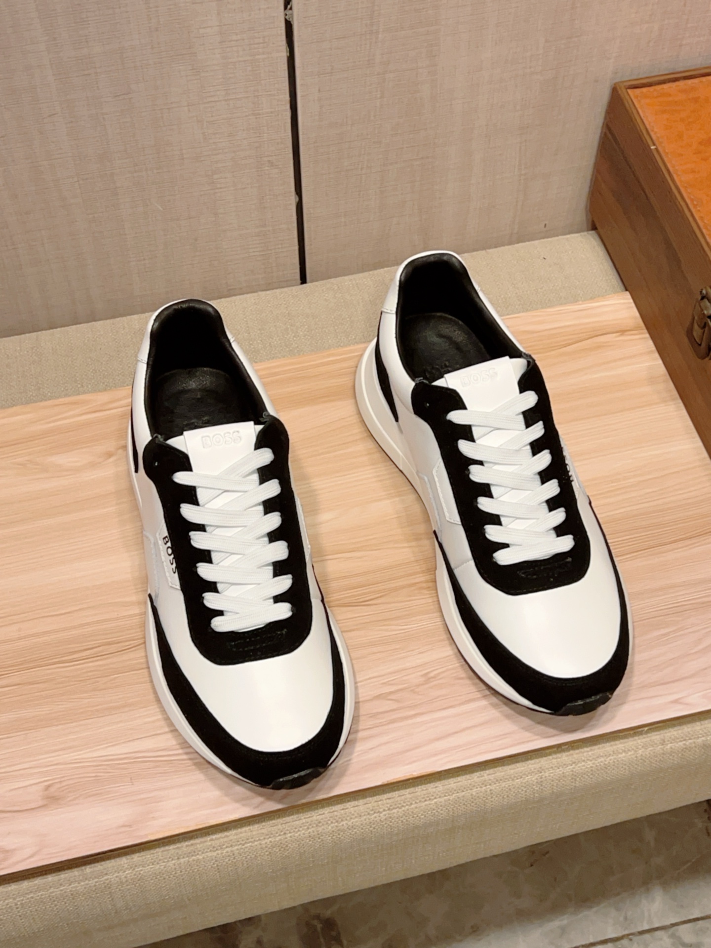 NO:680166,New style: :[Lightning][Lightning] 'Boss.*' The latest popular casual shoes, top brand [Seduce] luxury~purchase, top~quality. [Strong] The upper is made of imported breathable cowhide with material breathable sheepskin feet () and fine workmanship. The original stylish and stylish soft rubber wear-resistant and non-slip outsole is light and comfortable on the foot, the real thing looks better when photographed in person, 0127: code: 39-44, 38.45 customized, non-returnable, 4 colors selected, cowhide, sheepskin19860909新款: :[闪电][闪电] 《 Boss.* 》 最新爆款休闲鞋,顶端品牌[勾引]奢侈～代购,顶级～质量.[强]鞋面選用进口透气牛皮搭配材质透气羊皮垫脚（）精细做工.原版个性时尚柔软橡膠耐磨防滑大底,上脚轻巧舒适,实物拍摄實物更好看,0127:码: 39-44,38.45订做不退换,4色入选,,cowhide,sheepskin,Men's shoes