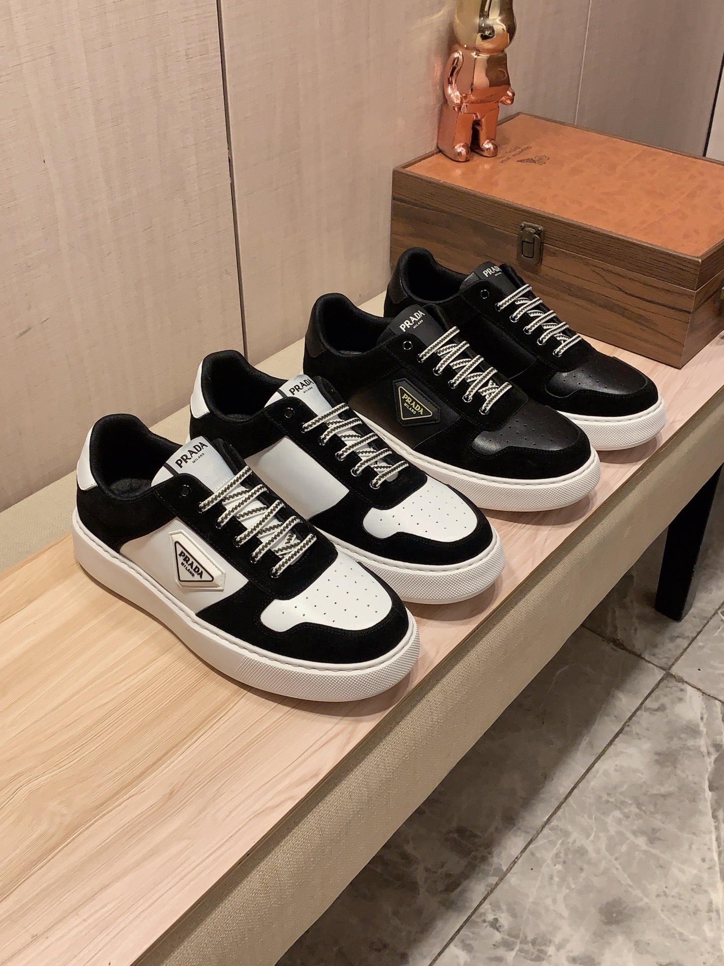 NO:690277,New style: :[Lightning][Lightning] 'Prada PRADA*' The latest popular casual shoes, top brand [Seduce] luxury~purchase, top~quality. [Strong] The upper is made of imported breathable cowhide with breathable sheepskin feet () and fine workmanship. The original stylish and stylish soft rubber wear-resistant and non-slip outsole is light and comfortable on the foot. The real thing looks better in real photos, 2291: code: 38-44,2 colors selected,,prada,prada,cowhide,sheepskin19860909新款: :[闪电][闪电] 《 普拉达PRADA* 》 最新爆款休闲鞋,顶端品牌[勾引]奢侈～代购,顶级～质量.[强]鞋面選用进口透气牛皮搭配材质透气羊皮垫脚（）精细做工.原版个性时尚柔软橡膠耐磨防滑大底,上脚轻巧舒适,实物拍摄實物更好看,2291:码: 38-44,2色入选,,prada,prada,cowhide,sheepskin,Men's shoes