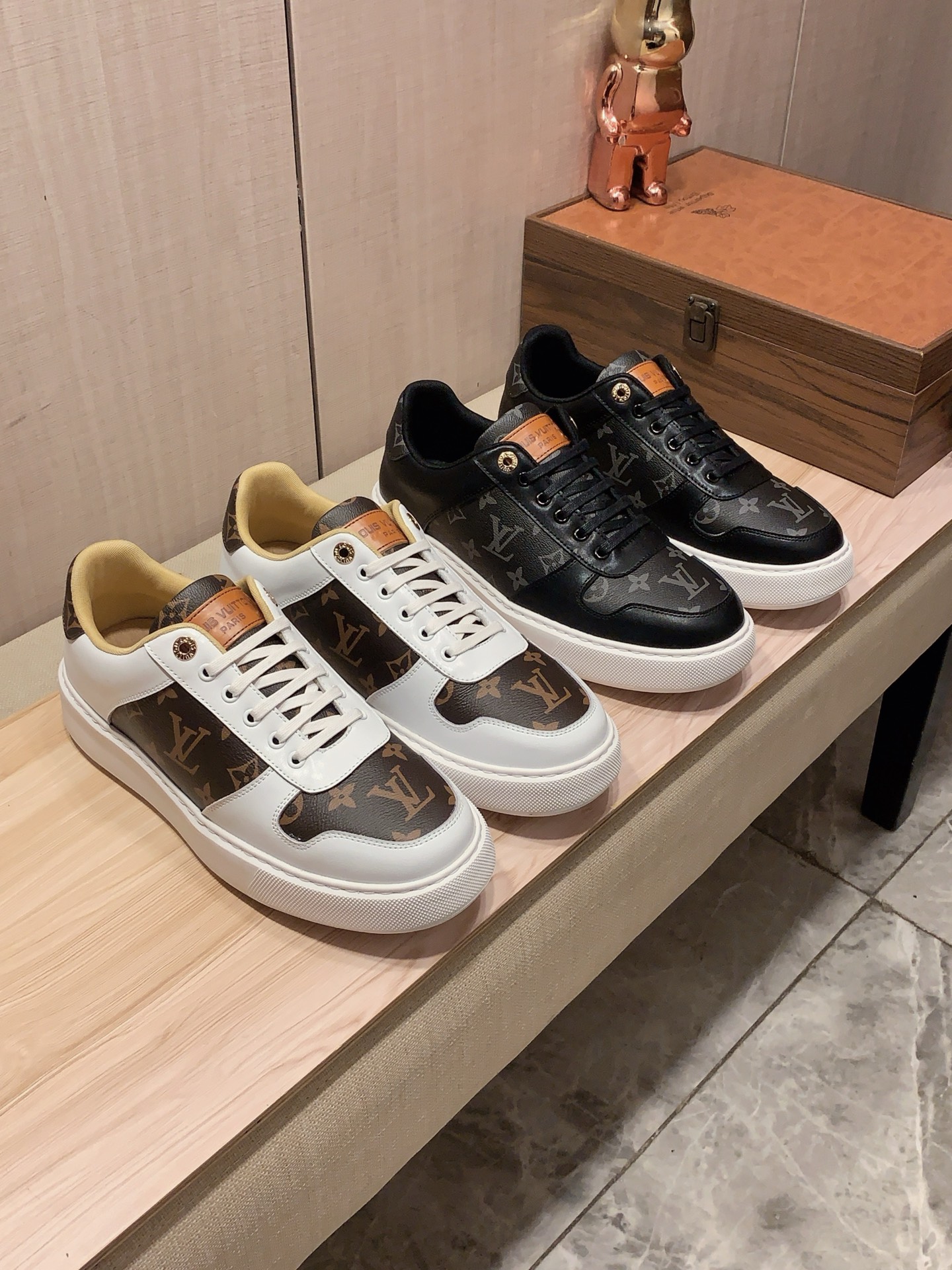 NO:690279,New style: :[Lightning][Lightning] 'Lv*' The latest popular casual shoes, top brand [Seduce] luxury~purchase, top~quality. [Strong] The upper is made of imported breathable cowhide with material breathable sheepskin feet () and fine workmanship. The original stylish and stylish soft rubber wear-resistant and non-slip outsole is light and comfortable on the foot, the real thing looks better when photographed, 2291: Code: 38-44, 2 colors selected, Louis vuitton,cowhide,sheepskin19860909新款: :[闪电][闪电] 《 Lv* 》 最新爆款休闲鞋,顶端品牌[勾引]奢侈～代购,顶级～质量.[强]鞋面選用进口透气牛皮搭配材质透气羊皮垫脚（）精细做工.原版个性时尚柔软橡膠耐磨防滑大底,上脚轻巧舒适,实物拍摄實物更好看,2291:码: 38-44,2色入选,,louis vuitton,cowhide,sheepskin,Men's shoes