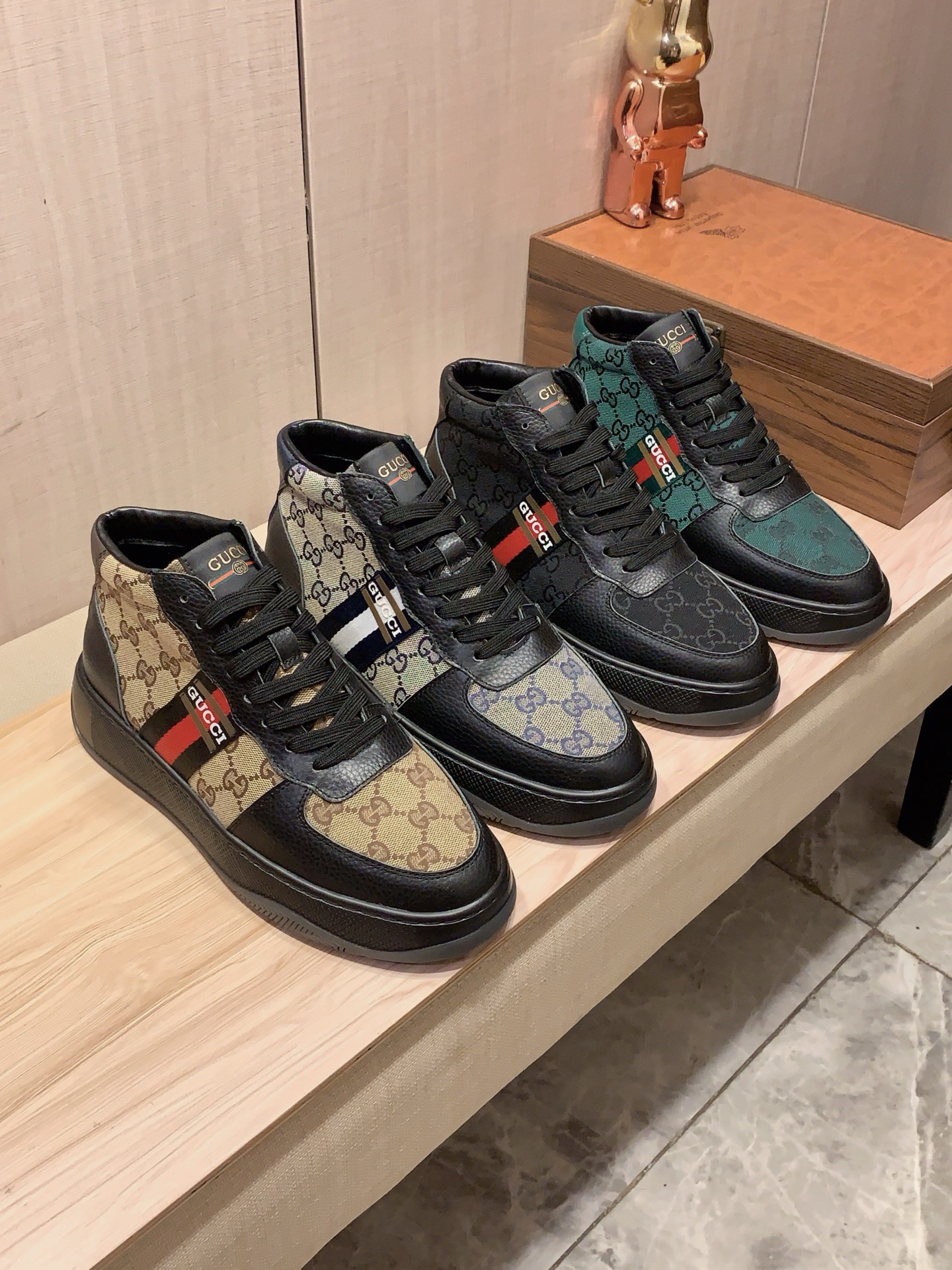 NO:704589,New high-top style: :[Lightning][Lightning] 'Gucci*' The latest popular casual shoes, top brand [Ling] luxury~purchasing, top~quality. [Strong] The upper is made of imported breathable cowhide with elastic cloth material and breathable sheepskin feet () and fine workmanship. The original stylish and stylish soft rubber wear-resistant and non-slip outsole is light and comfortable on the foot. The real thing looks better in real photos, 413: code: 38-44,4 colors selected,,gucci,cowhide,sheepskin19860909高帮新款: :[闪电][闪电] 《 古奇Gucci* 》 最新爆款休闲鞋,顶端品牌[勾引]奢侈～代购,顶级～质量.[强]鞋面選用进口透气牛皮搭配弹力布材质透气羊皮垫脚（）精细做工.原版个性时尚柔软橡膠耐磨防滑大底,上脚轻巧舒适,实物拍摄實物更好看,413:码: 38-44,4色入选,,gucci,cowhide,sheepskin,Men's shoes