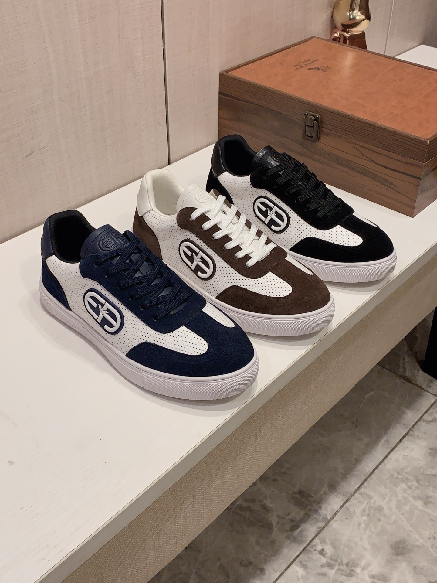 NO:779017,New style: :[Lightning][Lightning] 'Armani*' The latest popular casual shoes, top brand [Seduce] luxury~purchasing, top~quality. [Strong] The upper is made of imported breathable cowhide with breathable sheepskin feet () and fine workmanship. The original stylish and stylish soft rubber wear-resistant and non-slip outsole is light and comfortable on the foot. The real thing looks better when photographed in person, 0102: code: 38-44, 3 colors selected,,armani,armani,cowhide,sheepskin19860909新款: :[闪电][闪电] 《 阿玛尼ARMANI* 》 最新爆款休闲鞋,顶端品牌[勾引]奢侈～代购,顶级～质量.[强]鞋面選用进口透气牛皮搭配材质透气羊皮垫脚（）精细做工.原版个性时尚柔软橡膠耐磨防滑大底,上脚轻巧舒适,实物拍摄實物更好看,0102:码: 38-44,3色入选,,armani,armani,cowhide,sheepskin,Men's shoes