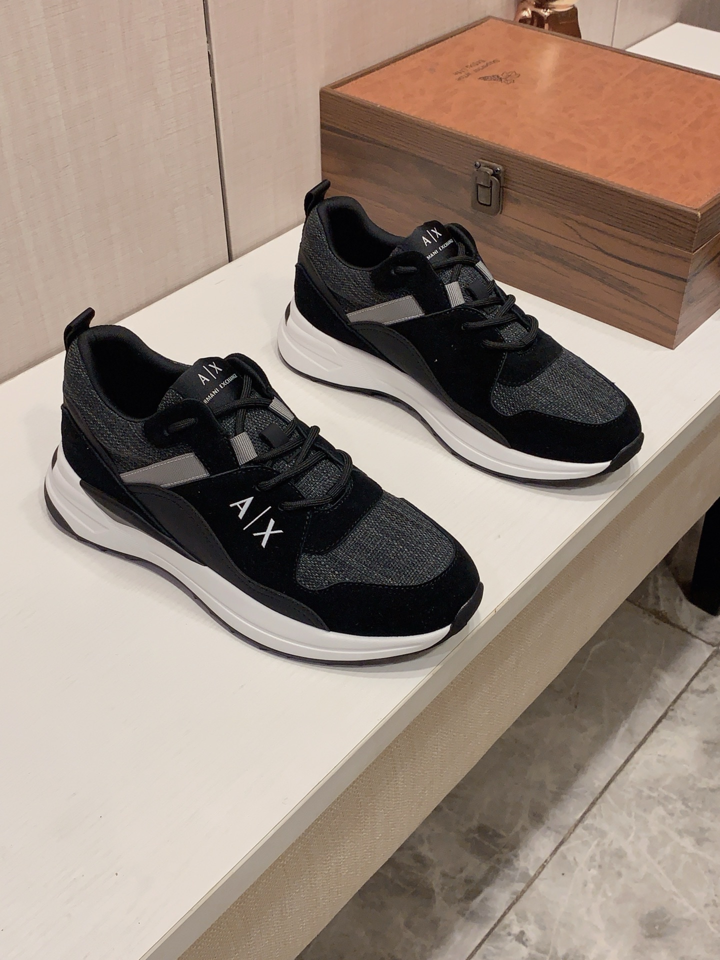 NO:779027,New style: :[Lightning][Lightning] 'Armani*' The latest popular casual shoes, top brand [Seduce] luxury~purchasing, top~quality. [Strong] The upper is made of imported breathable cowhide with breathable sheepskin feet () and fine workmanship. The original stylish and stylish soft rubber wear-resistant and non-slip outsole is light and comfortable on the foot. The real thing looks better when photographed in person, 0102: code: 38-44,2 colors selected,,armani,armani,cowhide,sheepskin19860909新款: :[闪电][闪电] 《 阿玛尼ARMANI* 》 最新爆款休闲鞋,顶端品牌[勾引]奢侈～代购,顶级～质量.[强]鞋面選用进口透气牛皮搭配材质透气羊皮垫脚（）精细做工.原版个性时尚柔软橡膠耐磨防滑大底,上脚轻巧舒适,实物拍摄實物更好看,0102:码: 38-44,2色入选,,armani,armani,cowhide,sheepskin,Men's shoes