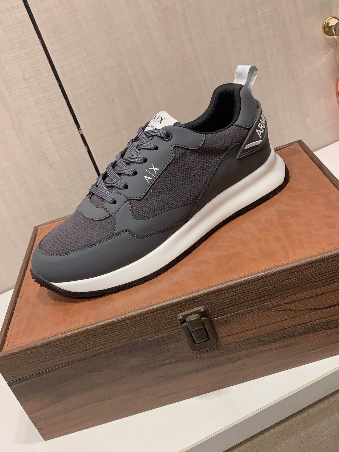 NO:779032,New style: :[Lightning][Lightning] 'Armani*' The latest popular casual shoes, top brand [Seduce] luxury~purchasing, top~quality. [Strong] The upper is made of imported breathable cowhide with breathable sheepskin feet () and fine workmanship. The original stylish and stylish soft rubber wear-resistant and non-slip outsole is light and comfortable on the foot. The real thing looks better when photographed in person, 0102: code: 38-44, 3 colors selected,,armani,armani,cowhide,sheepskin19860909新款: :[闪电][闪电] 《 阿玛尼ARMANI* 》 最新爆款休闲鞋,顶端品牌[勾引]奢侈～代购,顶级～质量.[强]鞋面選用进口透气牛皮搭配材质透气羊皮垫脚（）精细做工.原版个性时尚柔软橡膠耐磨防滑大底,上脚轻巧舒适,实物拍摄實物更好看,0102:码: 38-44,3色入选,,armani,armani,cowhide,sheepskin,Men's shoes