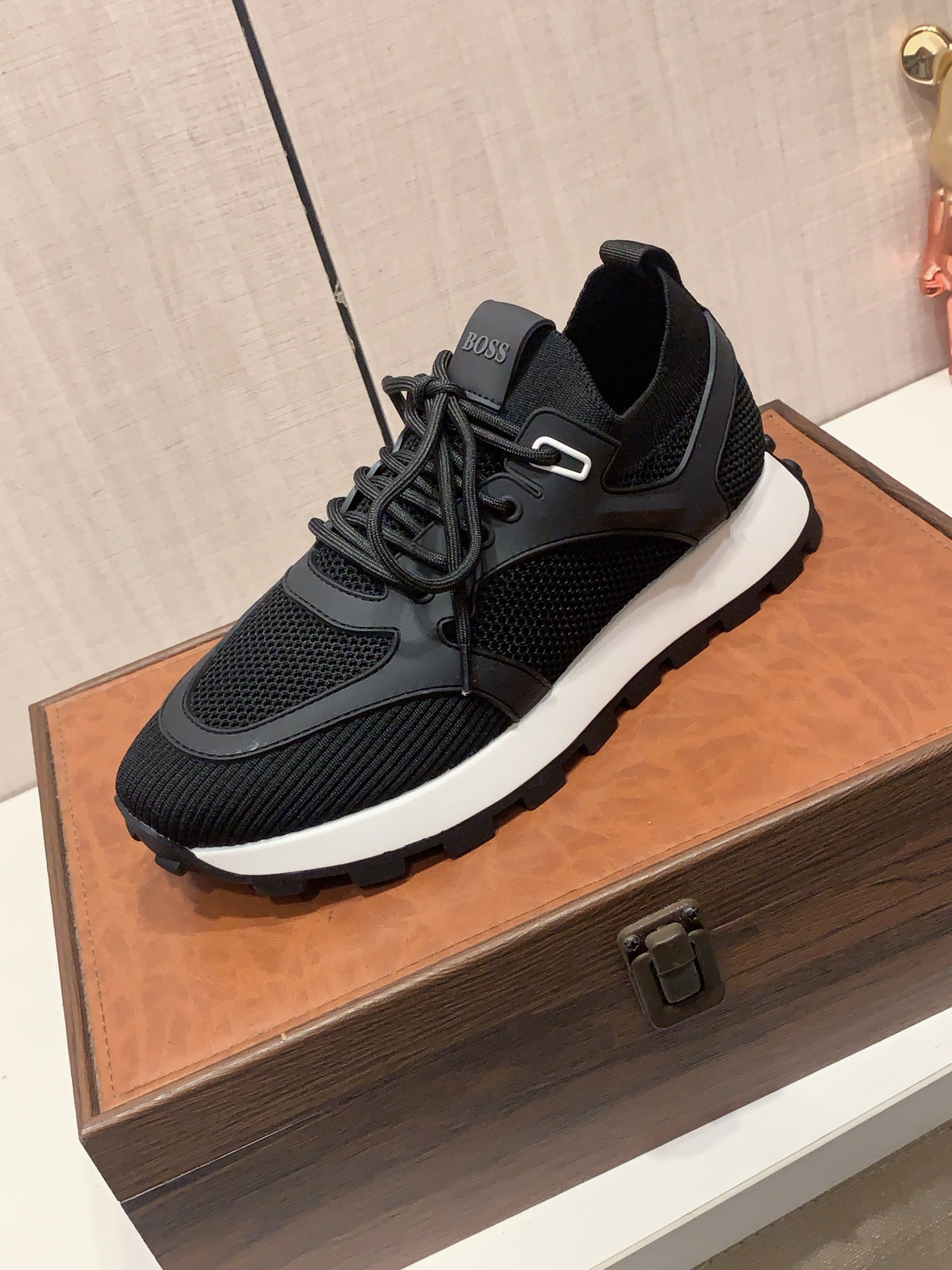 NO:781369,New style: :[Lightning][Lightning] 'Boss*' The latest popular casual shoes, top brand [Seduce] luxury ~ purchasing, top quality. [Strong] The upper is made of imported breathable fly weaving with material breathable sheepskin feet () and fine workmanship. The original stylish and stylish soft rubber wear-resistant and non-slip outsole is light and comfortable on the foot, the real thing looks better when photographed in person, 011: Code: 38-44, 2 colors selected,, sheepskin19860909新款: :[闪电][闪电] 《 Boss* 》 最新爆款休闲鞋,顶端品牌[勾引]奢侈～代购,顶级～质量.[强]鞋面選用进口透气飞织搭配材质透气羊皮垫脚（）精细做工.原版个性时尚柔软橡膠耐磨防滑大底,上脚轻巧舒适,实物拍摄實物更好看,011:码: 38-44,2色入选,,sheepskin,Men's shoes