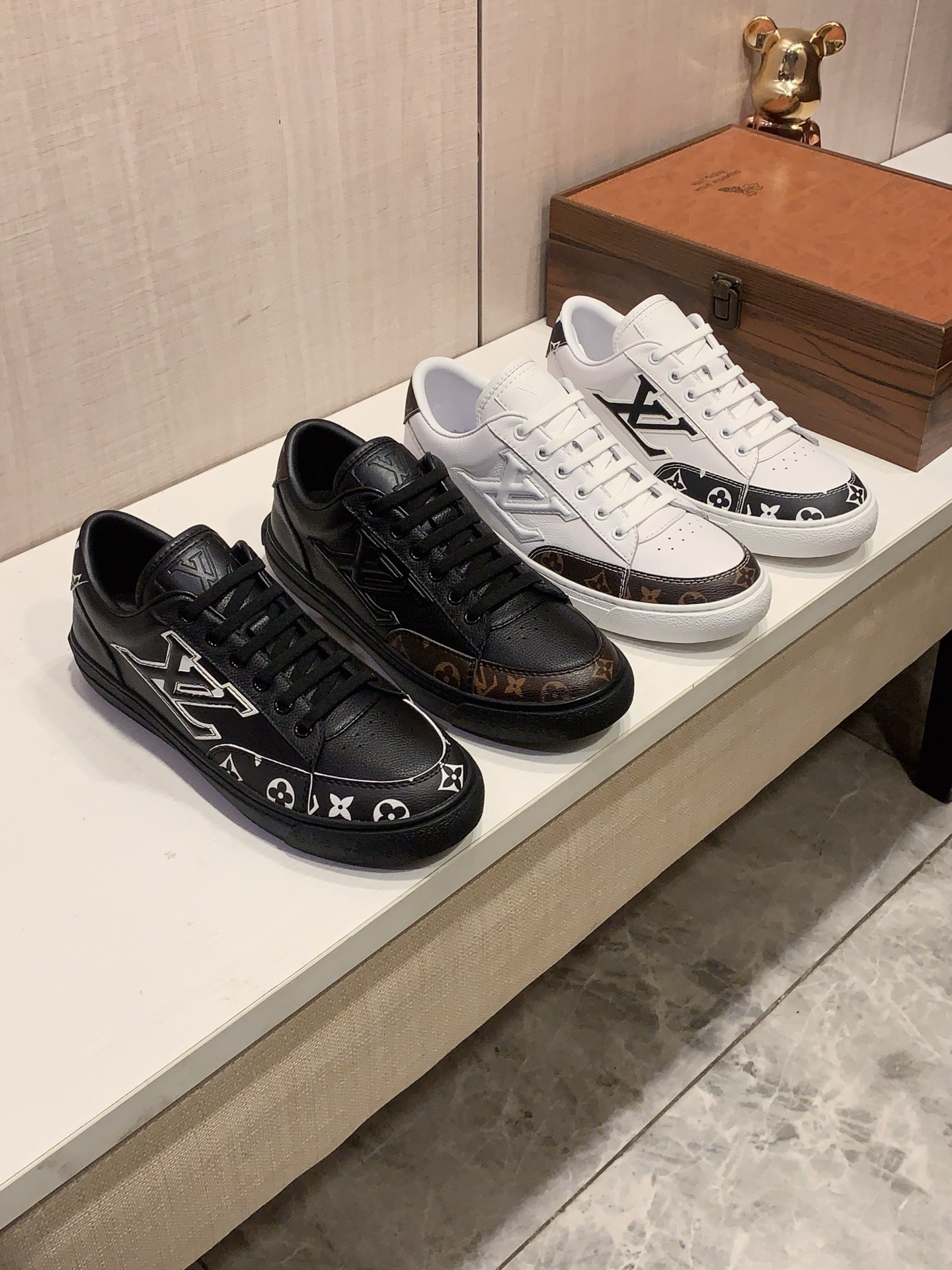 NO:781378,New style: :[Lightning][Lightning] 'LV*' The latest popular casual shoes, top brand [Seduce] luxury~purchasing agent, top~quality. [Strong] The upper is made of imported breathable cowhide with material and breathable sheepskin feet () and fine workmanship. The original stylish and stylish soft rubber wear-resistant and non-slip outsole is light and comfortable on the foot. The real thing looks better when photographed. 0128: Code: 38-44, 4 colors selected, Louis vuitton,cowhide,sheepskin19860909新款: :[闪电][闪电] 《 LV* 》 最新爆款休闲鞋,顶端品牌[勾引]奢侈～代购,顶级～质量.[强]鞋面選用进口透气牛皮搭配材质透气羊皮垫脚（）精细做工.原版个性时尚柔软橡膠耐磨防滑大底,上脚轻巧舒适,实物拍摄實物更好看,0128:码: 38-44,4色入选,,louis vuitton,cowhide,sheepskin,Men's shoes