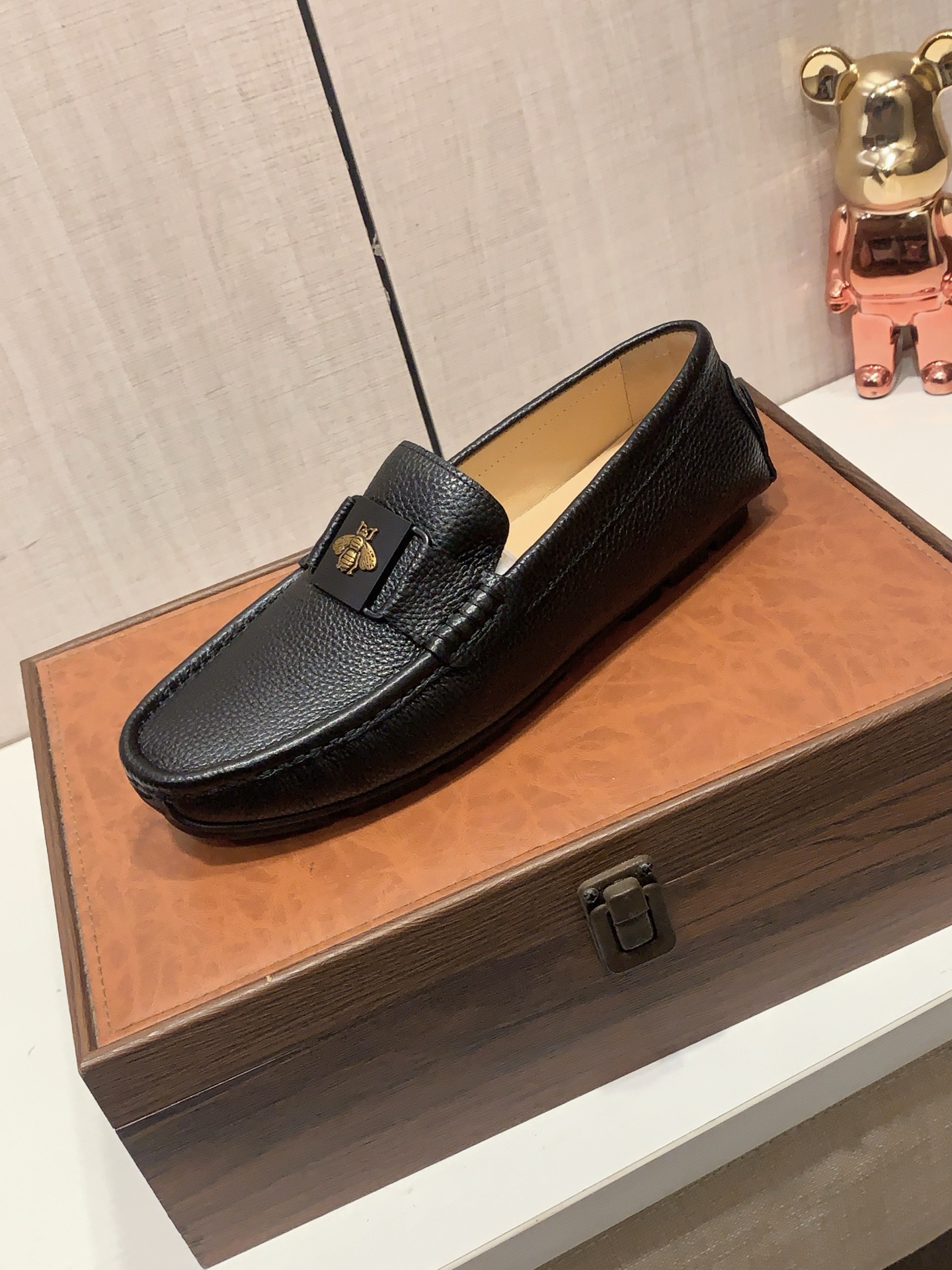 NO:781313,New styles of Doudou shoes: :[Lightning][Lightning] 'Gucci*' The latest hot style casual driving Doudou shoes, top brand [Seduce] luxury~purchase, top~quality.[Strong] The upper is made of imported breathable cowhide with breathable pigskin feet () and fine workmanship. The original stylish and stylish soft rubber wear-resistant and non-slip outsole is light and comfortable on the foot. The real thing looks better in real photos. T: code: 38-44,black,,gucci,cowhide19860909豆豆鞋新款: :[闪电][闪电] 《 古奇Gucci* 》 最新爆款休闲驾车豆豆鞋,顶端品牌[勾引]奢侈～代购,顶级～质量.[强]鞋面選用进口透气牛皮搭配材质透气猪皮垫脚（）精细做工.原版个性时尚柔软橡膠耐磨防滑大底,上脚轻巧舒适,实物拍摄實物更好看,编T:码: 38-44,黑色,,gucci,cowhide,Men's shoes