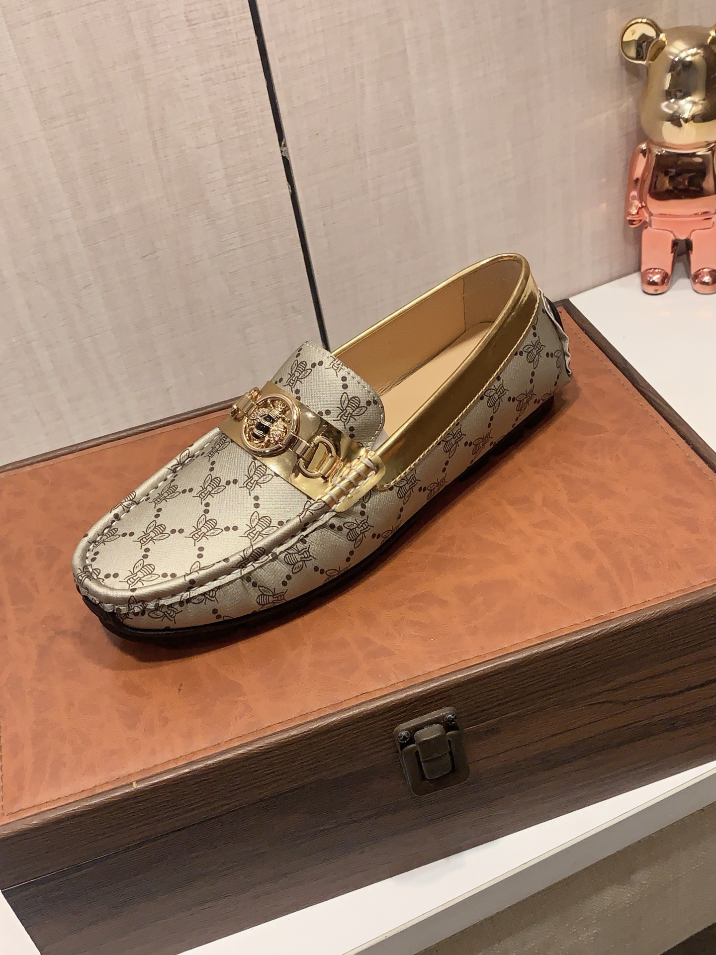 NO:781318,New styles of Doudou shoes: :[Lightning][Lightning] 'Gucci*' The latest hot style casual driving Doudou shoes, top brand [Seduce] luxury~purchase, top~quality.[Strong] The upper is made of imported breathable cowhide with breathable pigskin feet () and fine workmanship. The original stylish and stylish soft rubber wear-resistant and non-slip outsole is light and comfortable on the foot. The real thing looks better in real photos. T: code: 38-44,,gucci,cowhide19860909豆豆鞋新款: :[闪电][闪电] 《 古奇Gucci* 》 最新爆款休闲驾车豆豆鞋,顶端品牌[勾引]奢侈～代购,顶级～质量.[强]鞋面選用进口透气牛皮搭配材质透气猪皮垫脚（）精细做工.原版个性时尚柔软橡膠耐磨防滑大底,上脚轻巧舒适,实物拍摄實物更好看,编T:码: 38-44,,gucci,cowhide,Men's shoes