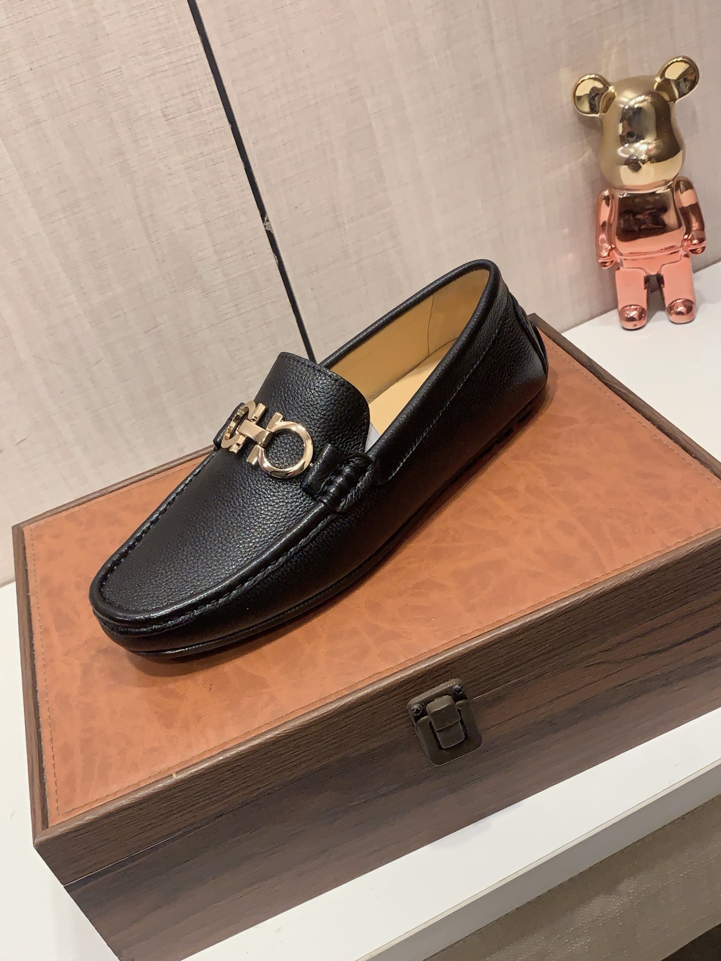 NO:781325,New styles of Doudou shoes: :[Lightning][Lightning] 'Ferragamo*' The latest popular casual driving Doudou shoes, top brand [Seduce] luxury~purchasing agent, top~quality.[Strong] The upper is made of imported breathable cowhide with breathable pigskin feet () and fine workmanship. The original stylish and stylish soft rubber wear-resistant and non-slip outsole is light and comfortable on the foot. The real thing looks better in real photos. T: code: 38-44,black,,ferragamo,cowhide19860909豆豆鞋新款: :[闪电][闪电] 《 菲拉格慕* 》 最新爆款休闲驾车豆豆鞋,顶端品牌[勾引]奢侈～代购,顶级～质量.[强]鞋面選用进口透气牛皮搭配材质透气猪皮垫脚（）精细做工.原版个性时尚柔软橡膠耐磨防滑大底,上脚轻巧舒适,实物拍摄實物更好看,编T:码: 38-44,黑色,,ferragamo,cowhide,Men's shoes