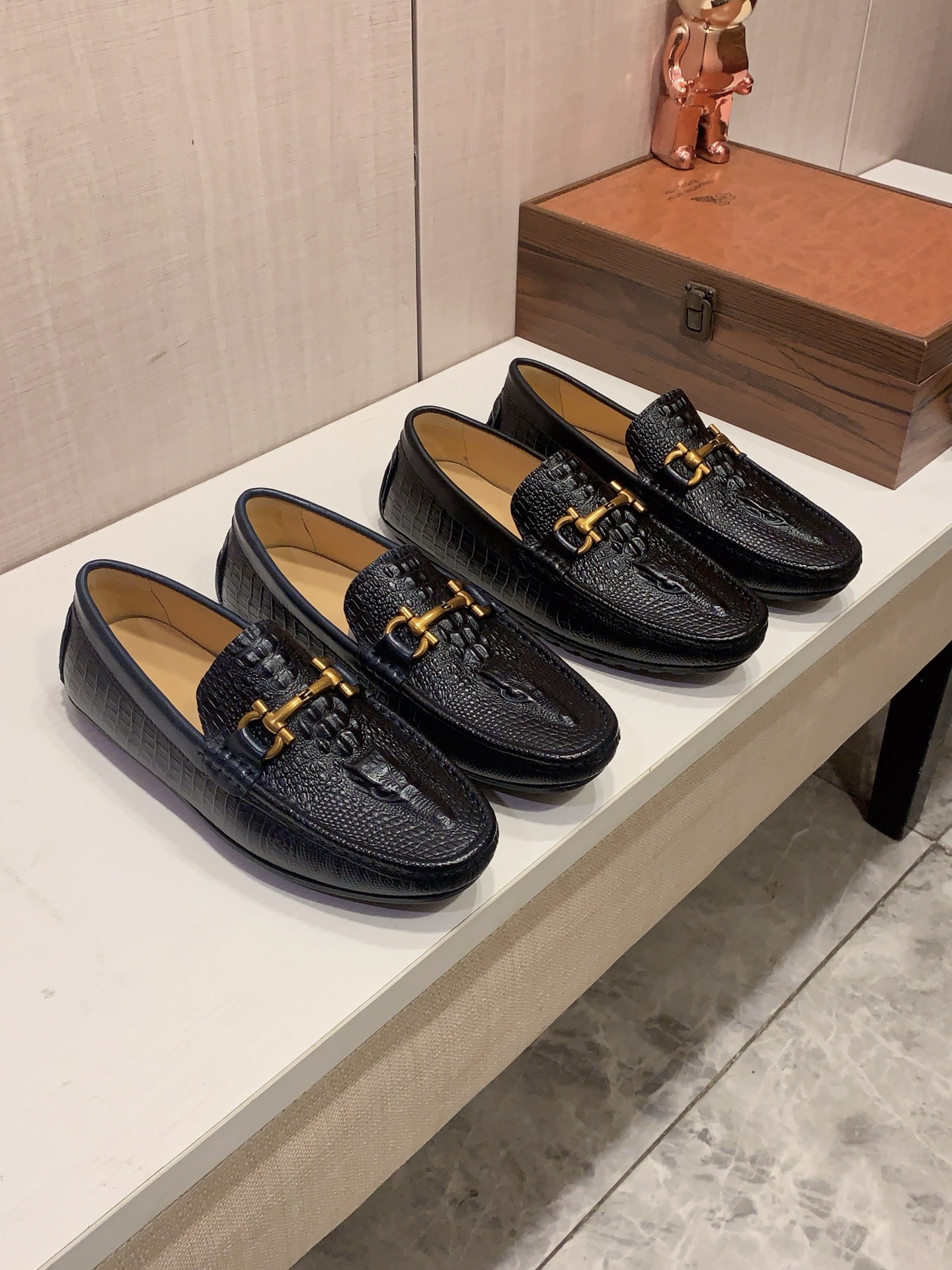 NO:781328,New styles of Doudou shoes: :[Lightning][Lightning] 'Ferragamo*' The latest popular casual driving Doudou shoes, top brand [Seduce] luxury~purchasing agent, top~quality.[Strong] The upper is made of imported breathable cowhide with breathable pigskin feet () and fine workmanship. The original stylish and stylish soft rubber wear-resistant and non-slip outsole is light and comfortable on the foot. The real thing looks better in real photos. T: code: 38-44, three colors available, ferragamo, cowhide19860909豆豆鞋新款: :[闪电][闪电] 《 菲拉格慕* 》 最新爆款休闲驾车豆豆鞋,顶端品牌[勾引]奢侈～代购,顶级～质量.[强]鞋面選用进口透气牛皮搭配材质透气猪皮垫脚（）精细做工.原版个性时尚柔软橡膠耐磨防滑大底,上脚轻巧舒适,实物拍摄實物更好看,编T:码: 38-44,三色可选,,ferragamo,cowhide,Men's shoes
