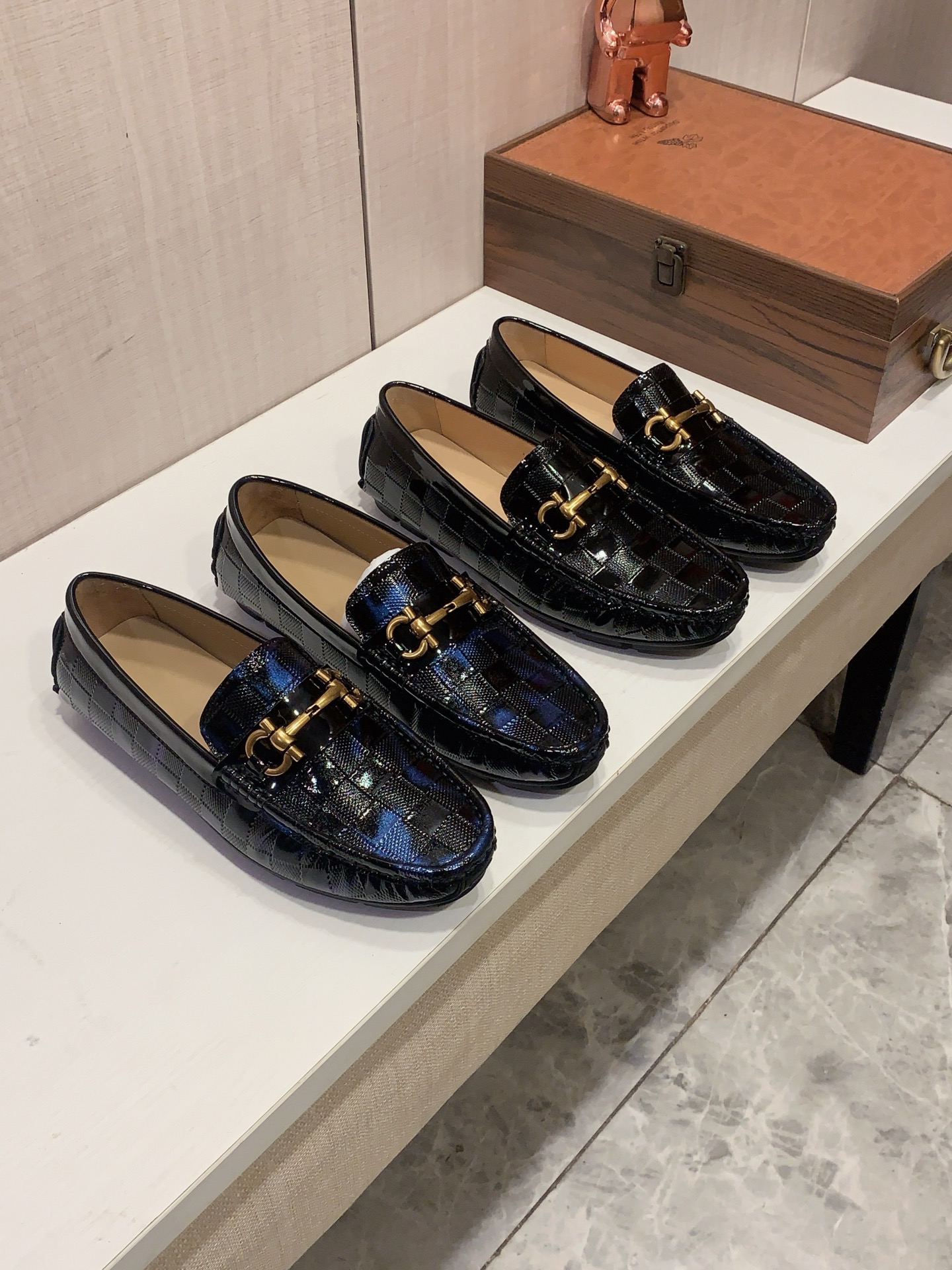 NO:781335,New styles of Doudou shoes: :[Lightning][Lightning] 'Ferragamo*' The latest popular casual driving Doudou shoes, top brand [Seduce] luxury~purchasing agent, top~quality.[Strong] The upper is made of imported breathable cowhide with breathable pigskin feet () and fine workmanship. The original stylish and stylish soft rubber wear-resistant and non-slip outsole is light and comfortable on the foot. The real thing looks better in real photos. T: code: 38-44,,,ferragamo,cowhide19860909豆豆鞋新款: :[闪电][闪电] 《 菲拉格慕* 》 最新爆款休闲驾车豆豆鞋,顶端品牌[勾引]奢侈～代购,顶级～质量.[强]鞋面選用进口透气牛皮搭配材质透气猪皮垫脚（）精细做工.原版个性时尚柔软橡膠耐磨防滑大底,上脚轻巧舒适,实物拍摄實物更好看,编T:码: 38-44,,,ferragamo,cowhide,Men's shoes