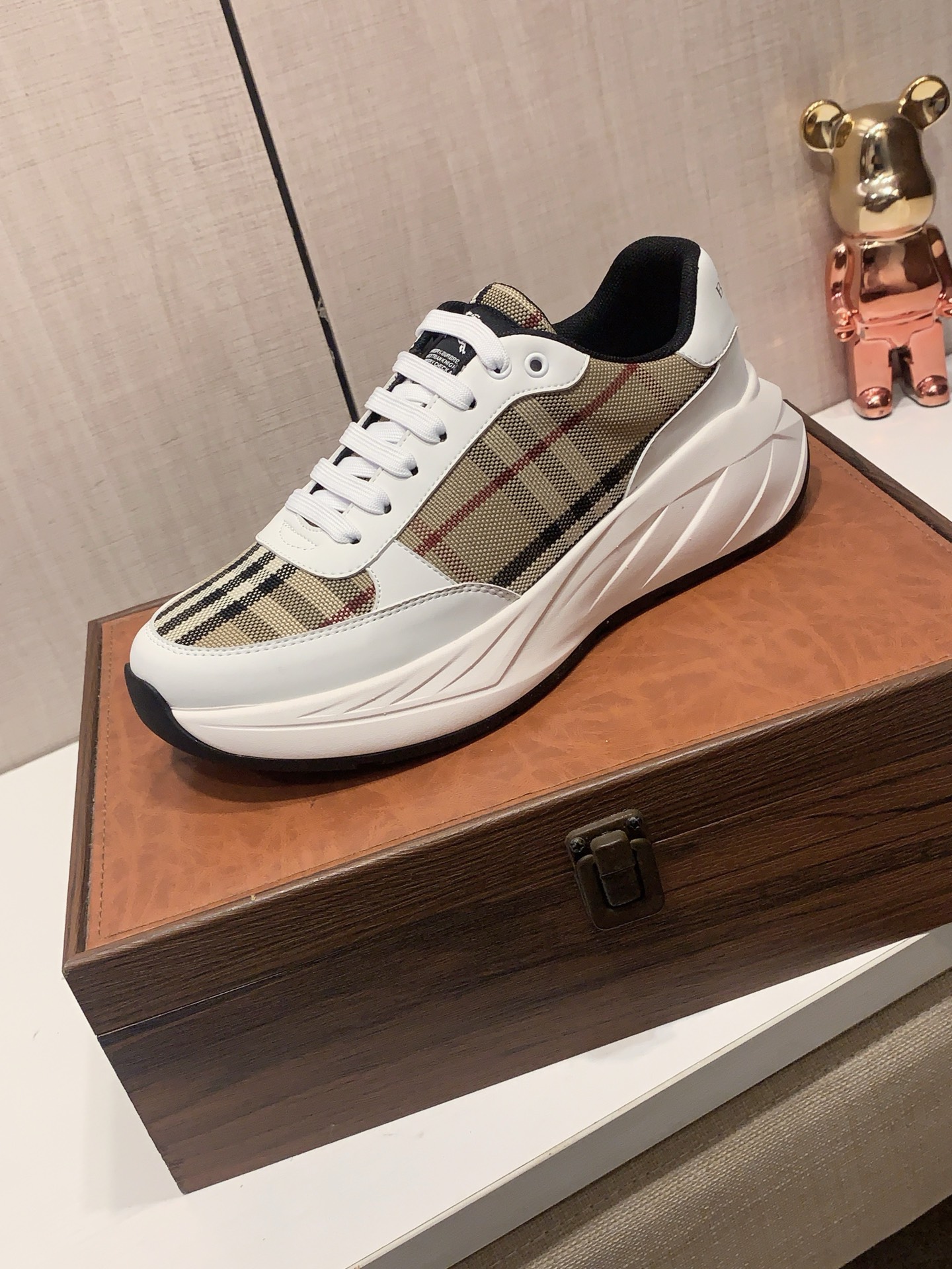 NO:781327,New style: :[Lightning][Lightning] 'Burberry*' The latest popular casual shoes, top brand [Seduce] luxury~purchase, top~quality. [Strong] The upper is made of imported breathable cowhide with breathable sheepskin feet () and fine workmanship. The original stylish and stylish soft rubber wear-resistant and non-slip outsole is light and comfortable on the foot, and the real thing looks better when photographed in person. 305: code: 38-44,2 colors selected,,burberry,cowhide,sheepskin19860909新款: :[闪电][闪电] 《 巴宝莉* 》 最新爆款休闲鞋,顶端品牌[勾引]奢侈～代购,顶级～质量.[强]鞋面選用进口透气牛皮搭配材质透气羊皮垫脚（）精细做工.原版个性时尚柔软橡膠耐磨防滑大底,上脚轻巧舒适,实物拍摄實物更好看,305:码: 38-44,2色入选,,burberry,cowhide,sheepskin,Men's shoes