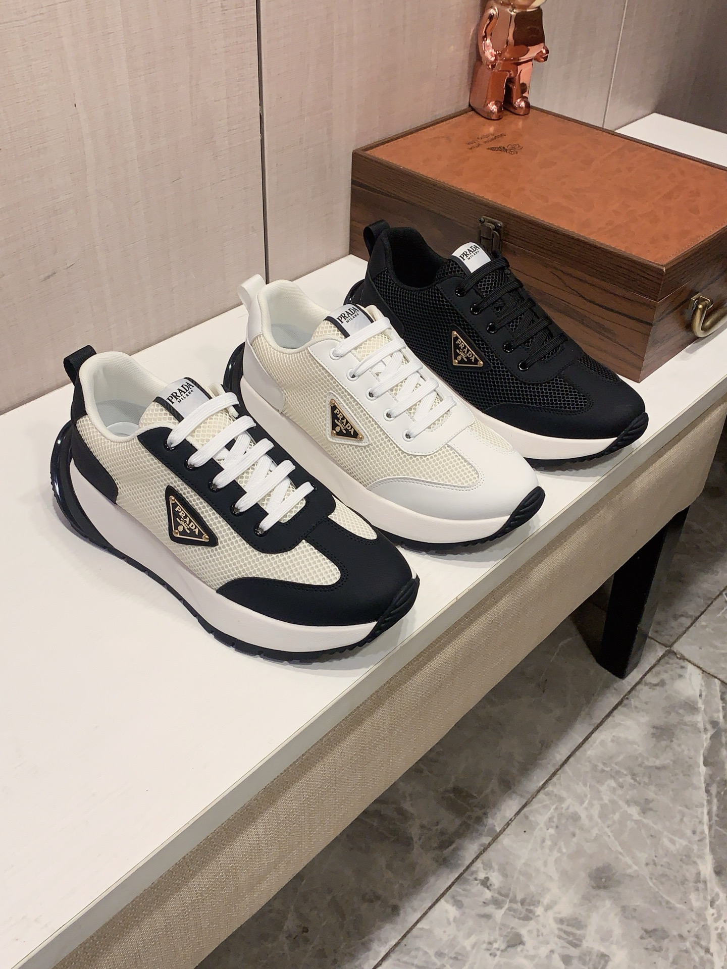 NO:781334,New style: :[Lightning][Lightning] 'Prada PRADA*' The latest popular casual shoes, top brand [Seduce] luxury~purchase, top~quality. [Strong] The upper is made of imported breathable cowhide with breathable sheepskin feet () and fine workmanship. The original stylish and stylish soft rubber wear-resistant and non-slip outsole is light and comfortable on the foot. The real thing looks better in real photos, 305: code: 38-44, 3 colors selected,, prada, prada, cowhide, sheepskin19860909新款: :[闪电][闪电] 《 普拉达PRADA* 》 最新爆款休闲鞋,顶端品牌[勾引]奢侈～代购,顶级～质量.[强]鞋面選用进口透气牛皮搭配材质透气羊皮垫脚（）精细做工.原版个性时尚柔软橡膠耐磨防滑大底,上脚轻巧舒适,实物拍摄實物更好看,305:码: 38-44,3色入选,,prada,prada,cowhide,sheepskin,Men's shoes