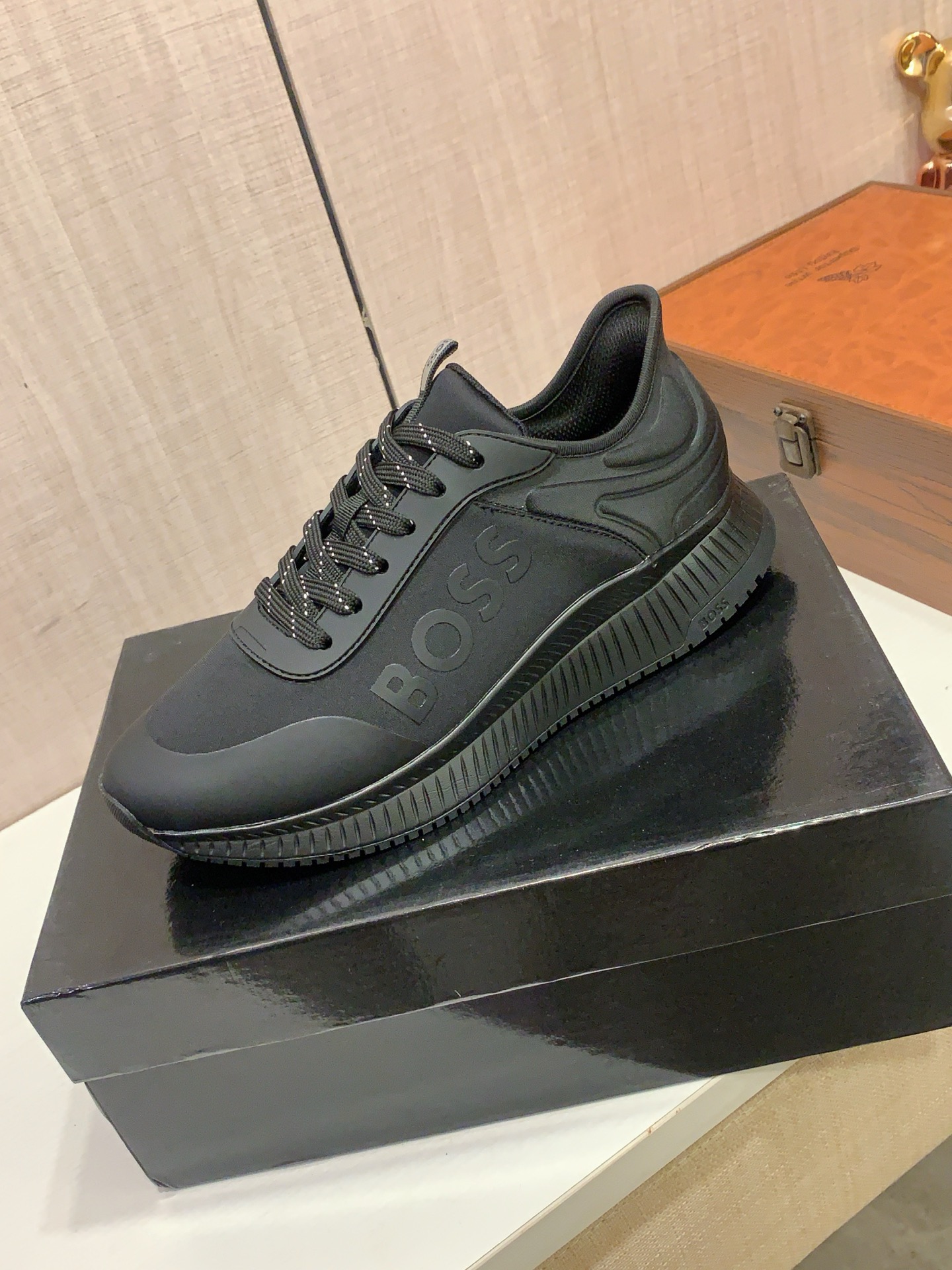 NO:828675,New style: :[Lightning][Lightning] 'BOSS*' The latest popular casual shoes, top brand [Seduce] luxury~purchasing agent, top~quality. [Strong] The upper is made of imported breathable elastic cloth material and breathable mesh feet () fine workmanship. The original stylish and stylish soft rubber wear-resistant and non-slip outsole is light and comfortable on the foot. The real thing looks better when photographed. b511: code: 38-44, can be ordered at 45.46.,19860909新款: :[闪电][闪电] 《 BOSS* 》 最新爆款休闲鞋,顶端品牌[勾引]奢侈～代购,顶级～质量.[强]鞋面選用进口透气弹力布材质透气织网垫脚（）精细做工.原版个性时尚柔软橡膠耐磨防滑大底,上脚轻巧舒适,实物拍摄實物更好看,b511:码: 38-44,可订45.46.,,Men's shoes