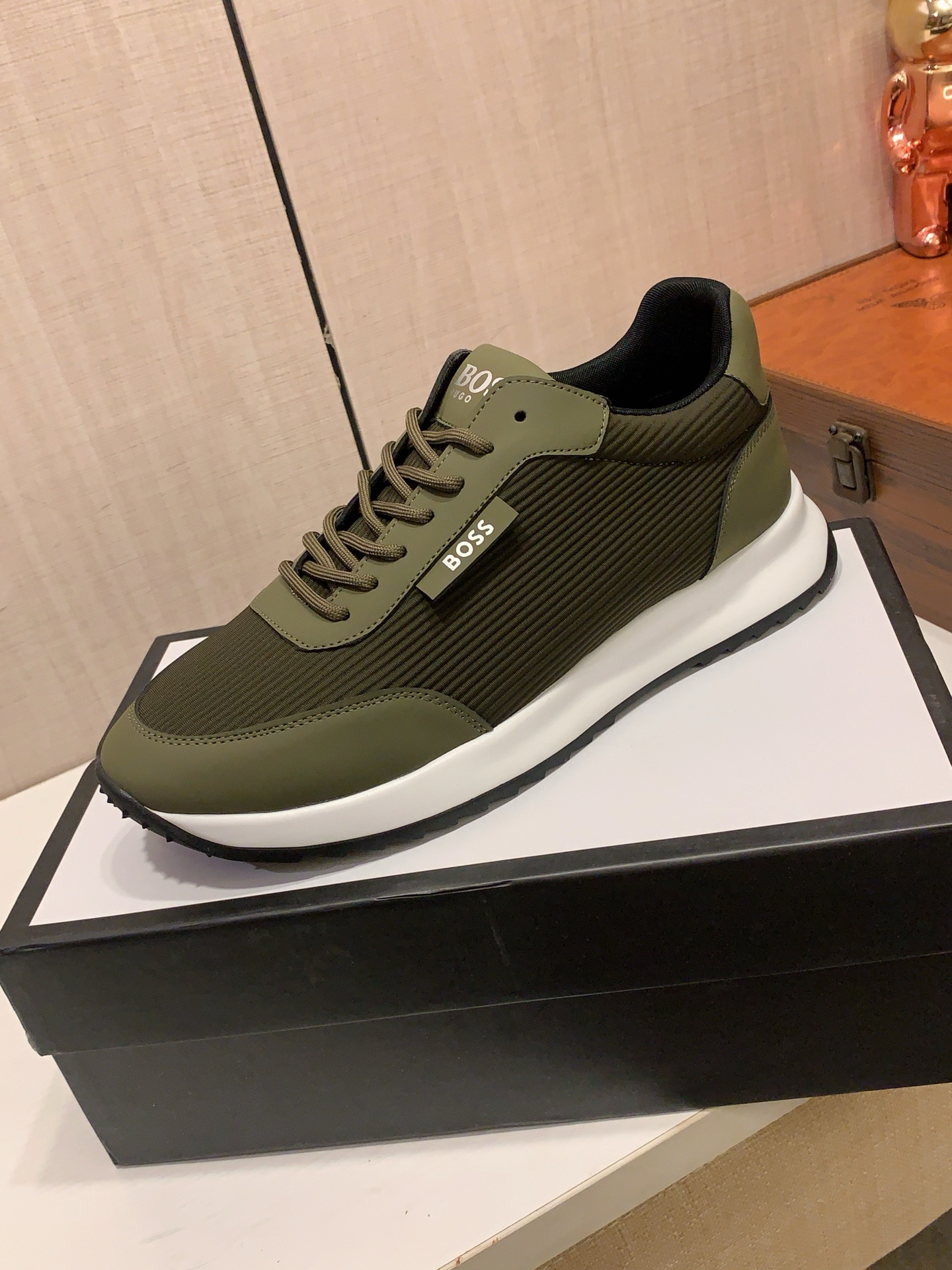 NO:956097,New style: :[Lightning][Lightning] 'Boss*' The latest popular casual shoes, top brand [Seduce] luxury ~ purchasing, top quality. [Strong] The upper is made of imported breathable cowhide with fabric material and breathable sheepskin feet () fine workmanship. The original stylish and stylish soft rubber wear-resistant and non-slip outsole is light and comfortable on the foot. The real thing looks better when photographed in person. 0121: Code: 38-44, 4 colors selected, cowhide, sheepskin19860909新款: :[闪电][闪电] 《 Boss* 》 最新爆款休闲鞋,顶端品牌[勾引]奢侈～代购,顶级～质量.[强]鞋面選用进口透气牛皮搭配布料材质透气羊皮垫脚（）精细做工.原版个性时尚柔软橡膠耐磨防滑大底,上脚轻巧舒适,实物拍摄實物更好看,0121:码: 38-44,4色入选,,cowhide,sheepskin,Men's shoes