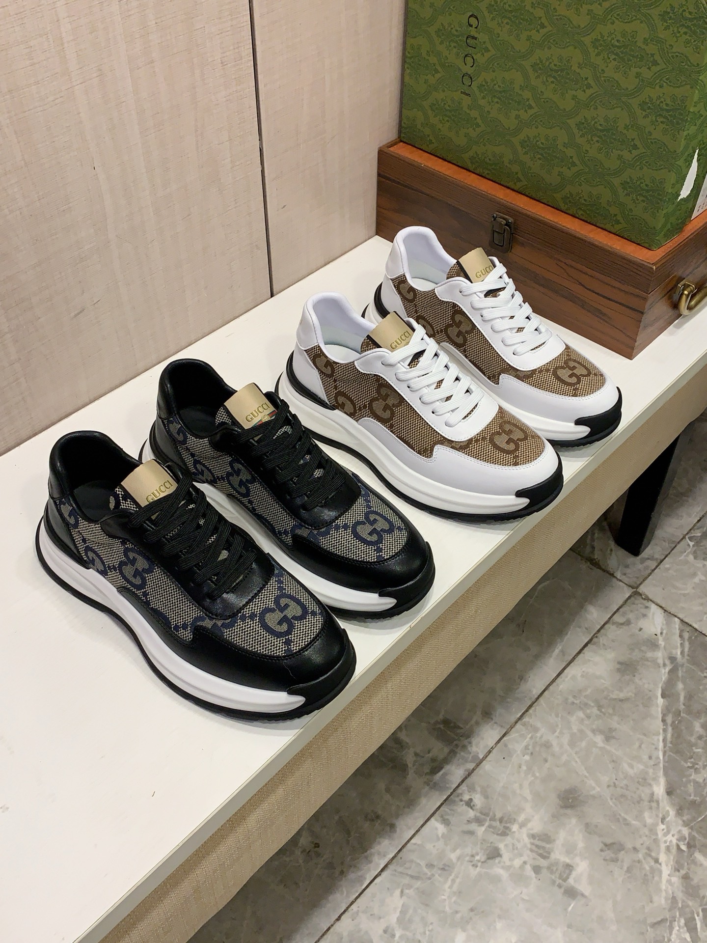 NO:832932,New style: :[Lightning][Lightning] 'GUCCI*' The latest popular casual sports shoes, the top brand [Seduce] luxury~purchase, top~quality. [Strong] The upper is made of imported breathable cowhide material and breathable sheepskin feet () and fine workmanship. The original stylish and stylish soft rubber wear-resistant and non-slip outsole is light and comfortable on the foot. The real thing looks better when photographed in person. 122: code: 38-44, 2 colors selected,,gucci,sneakers,cowhide,sheepskin19860909新款: :[闪电][闪电] 《 古奇GUCCI* 》 最新爆款休闲运动鞋,顶端品牌[勾引]奢侈～代购,顶级～质量.[强]鞋面選用进口透气牛皮材质透气羊皮垫脚（）精细做工.原版个性时尚柔软橡膠耐磨防滑大底,上脚轻巧舒适,实物拍摄實物更好看,122:码: 38-44,2色入选,,gucci,sneakers,cowhide,sheepskin,Men's shoes