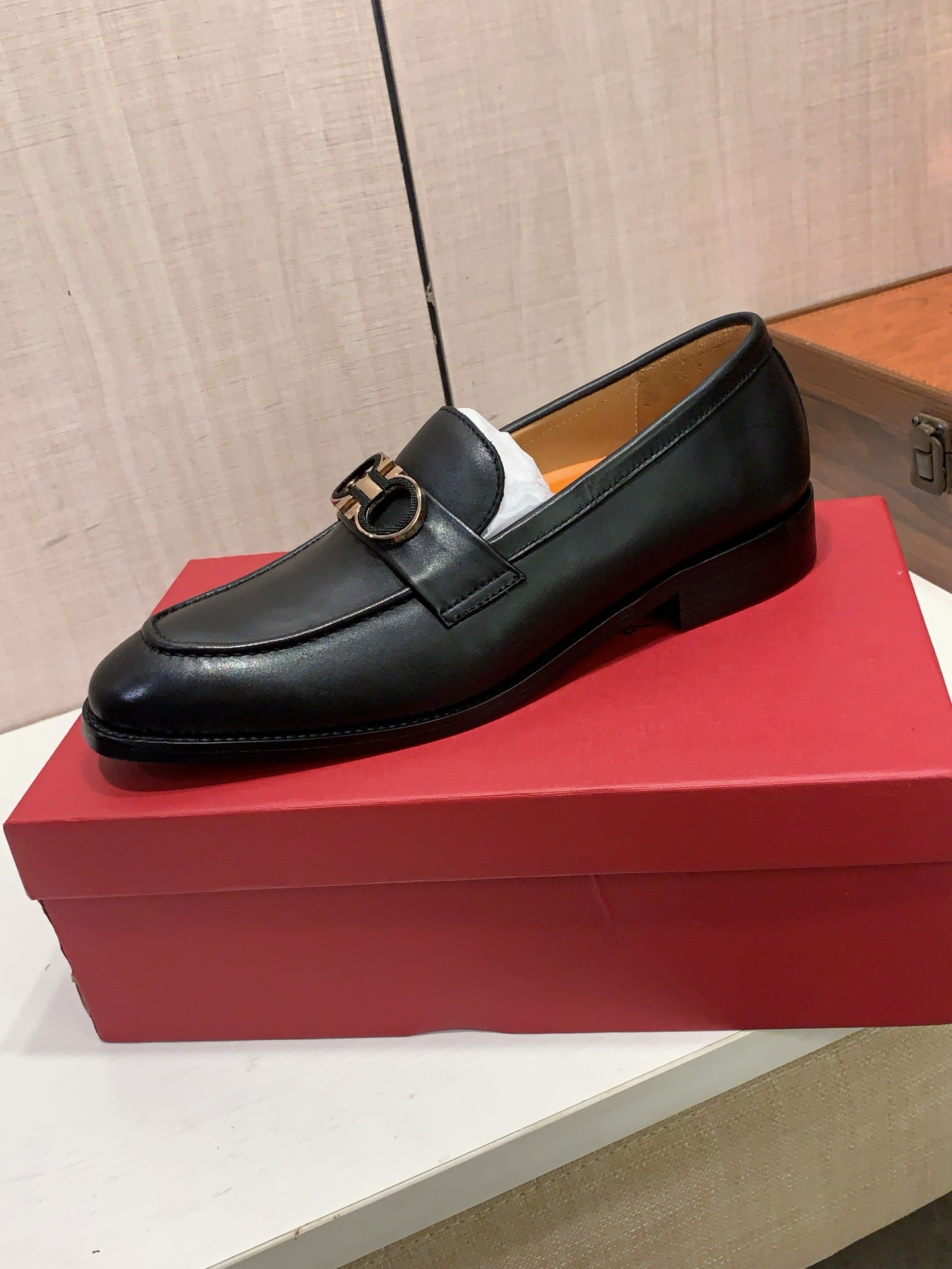 NO:834039,New leather shoes: :[Lightning][Lightning] 'Ferragamo*' The latest popular casual business leather shoes, top brand [Seduce] luxury~purchase, top~quality. [Strong] The upper is made of imported breathable cowhide material and breathable cowhide foot pads () and fine workmanship. The original stylish and stylish soft rubber wear-resistant and non-slip outsole is light and comfortable on the foot. The real thing looks better when photographed in person. 309: code: 38-44, can order 45.46.,,ferragamo,cowhide19860909皮鞋新款: :[闪电][闪电] 《 菲拉格慕* 》 最新爆款休闲商务皮鞋,顶端品牌[勾引]奢侈～代购,顶级～质量.[强]鞋面選用进口透气牛皮材质透气牛皮垫脚（）精细做工.原版个性时尚柔软橡膠耐磨防滑大底,上脚轻巧舒适,实物拍摄實物更好看,309:码: 38-44,可订45.46.,,ferragamo,cowhide,Men's shoes