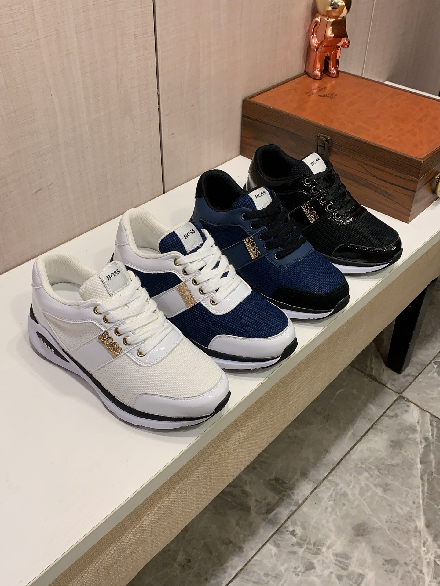 NO:834053,New style: :[Lightning][Lightning] 'Boss*' The latest popular casual sports shoes, top brand [Seduce] luxury~purchasing agent, top~quality. [Strong] The upper is made of imported breathable fabric with cowhide material and breathable sheepskin feet () and fine workmanship. The original stylish and stylish soft rubber wear-resistant and non-slip outsole is light and comfortable on the foot, and the real thing looks better when photographed in person. 362: code: 38-44, 3 colors selected,, sneakers, cowhide, sheepskin19860909新款: :[闪电][闪电] 《 Boss* 》 最新爆款休闲运动鞋,顶端品牌[勾引]奢侈～代购,顶级～质量.[强]鞋面選用进口透气织布搭配牛皮材质透气羊皮垫脚（）精细做工.原版个性时尚柔软橡膠耐磨防滑大底,上脚轻巧舒适,实物拍摄實物更好看,362:码: 38-44,3色入选,,sneakers,cowhide,sheepskin,Men's shoes