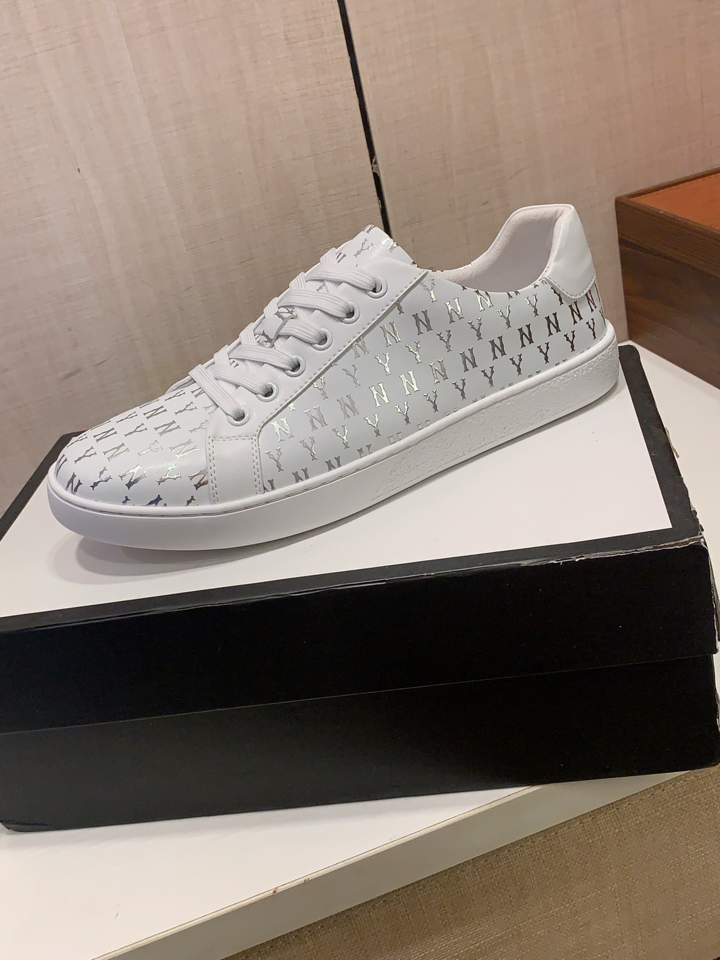 NO:955236,New style: :[Lightning][Lightning] >The latest popular casual shoes, top brand [Seduce] luxury ~ purchasing, top quality. [Strong] The upper is made of imported breathable cowhide material and breathable pigskin feet () and fine workmanship. The original stylish and stylish soft rubber wear-resistant and non-slip outsole is light and comfortable on the foot. The real thing looks better when photographed. 192 size: 38-44, 37.45.2 colors can be ordered, gucci, cowhide19860909新款: :[闪电][闪电] >最新爆款休闲鞋,顶端品牌[勾引]奢侈～代购,顶级～质量.[强]鞋面選用进口透气牛皮材质透气猪皮垫脚（）精细做工.原版个性时尚柔软橡膠耐磨防滑大底,上脚轻巧舒适,实物拍摄實物更好看,192码: 38-44,可订37.45.2色入选,,gucci,cowhide,Men's shoes