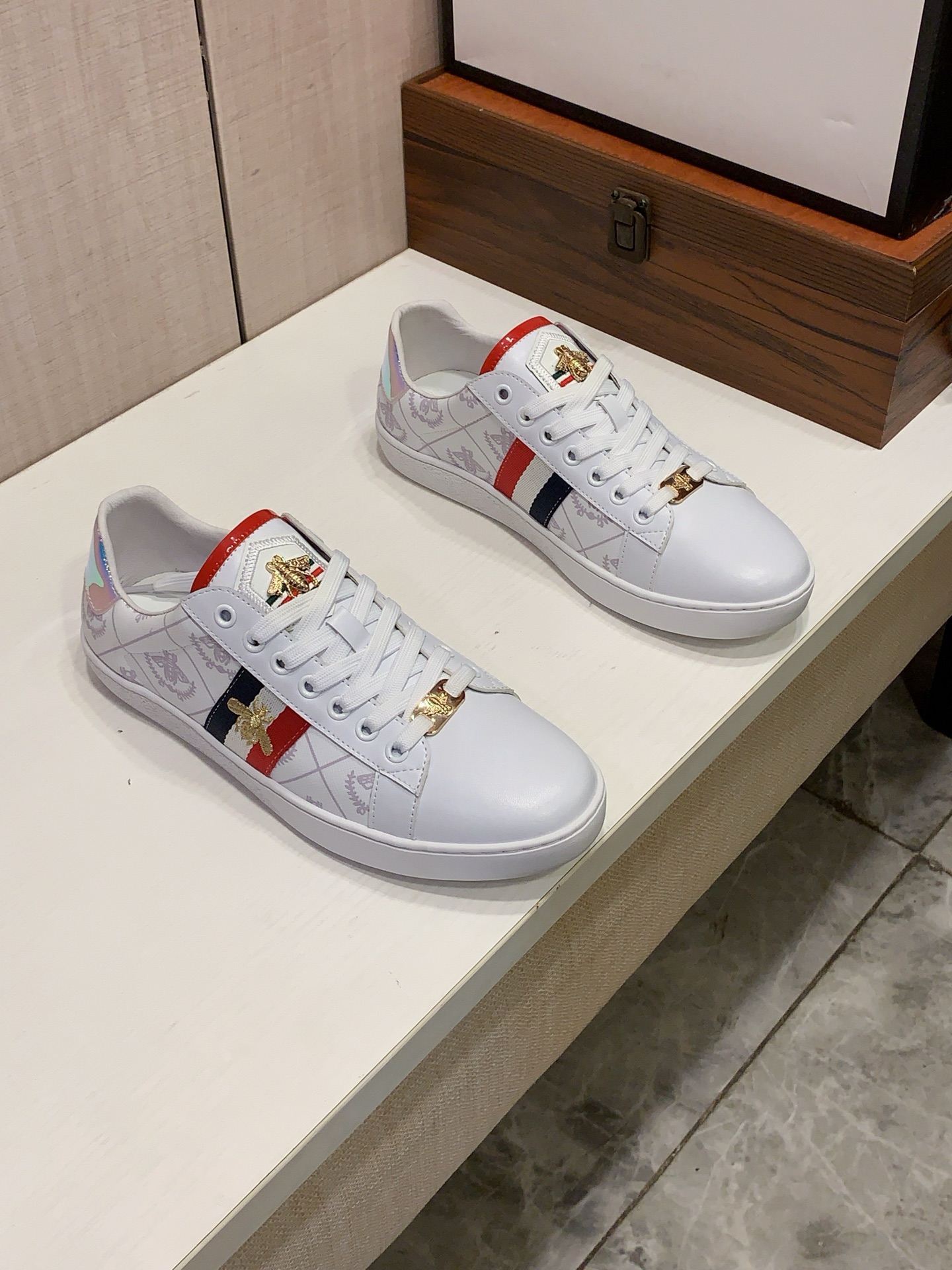 NO:956067,New style: :[Lightning][Lightning] 'Gucci*' The latest popular casual shoes, top brand [Seduce] luxury ~ purchase, top quality. [Strong] The upper is made of imported breathable cowhide fabric material, breathable pigskin feet () and fine workmanship. The original stylish and stylish soft rubber wear-resistant and non-slip outsole is light and comfortable on the foot. The real thing looks better in real photos, size 192: 38-44, size 37.45 can be ordered,,gucci,cowhide19860909新款: :[闪电][闪电] 《 古奇Gucci* 》 最新爆款休闲鞋,顶端品牌[勾引]奢侈～代购,顶级～质量.[强]鞋面選用进口透气牛皮面料材质透气猪皮垫脚（）精细做工.原版个性时尚柔软橡膠耐磨防滑大底,上脚轻巧舒适,实物拍摄實物更好看,192码: 38-44,可订37.45码,,gucci,cowhide,Men's shoes