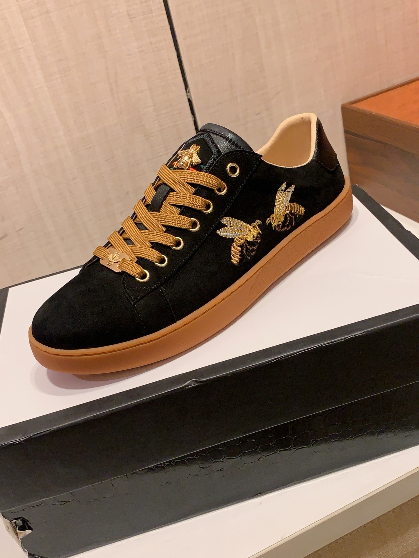 NO:955242,New style: :[Lightning][Lightning] >The latest popular casual shoes, top brand [Seduce] luxury~purchase, top~quality.[Strong] The upper is made of imported breathable pebbled cowhide stitched with matte electric embroidery material, breathable pigskin feet () and fine workmanship. The original stylish and stylish soft rubber wear-resistant and non-slip outsole is light and comfortable on the foot. The real thing looks better when photographed in real life, size 192: 38-44, can order 37.45. black,,gucci,cowhide19860909新款: :[闪电][闪电] >最新爆款休闲鞋,顶端品牌[勾引]奢侈～代购,顶级～质量.[强]鞋面選用进口透气荔枝纹牛皮拼接磨砂电绣材质透气猪皮垫脚（）精细做工.原版个性时尚柔软橡膠耐磨防滑大底,上脚轻巧舒适,实物拍摄實物更好看,192码: 38-44,可订37.45.黑色,,gucci,cowhide,Men's shoes