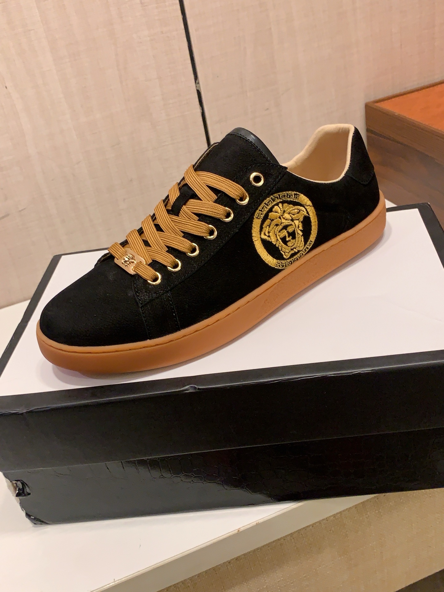 NO:956060,New style: :[Lightning][Lightning] 'No standard equipment*' The latest popular casual shoes, top brand [Seduce] luxury~purchasing, top~quality. [Strong] The upper is made of imported breathable cowhide fabric material, breathable pigskin feet () and fine workmanship. The original stylish and stylish soft rubber wear-resistant and non-slip outsole is light and comfortable on the foot, the real thing looks better when photographed, 192 yards: 38-44, 37.45 yards can be ordered,,cowhide19860909新款: :[闪电][闪电] 《 无标配* 》 最新爆款休闲鞋,顶端品牌[勾引]奢侈～代购,顶级～质量.[强]鞋面選用进口透气牛皮面料材质透气猪皮垫脚（）精细做工.原版个性时尚柔软橡膠耐磨防滑大底,上脚轻巧舒适,实物拍摄實物更好看,192码: 38-44,可订37.45码,,cowhide,Men's shoes