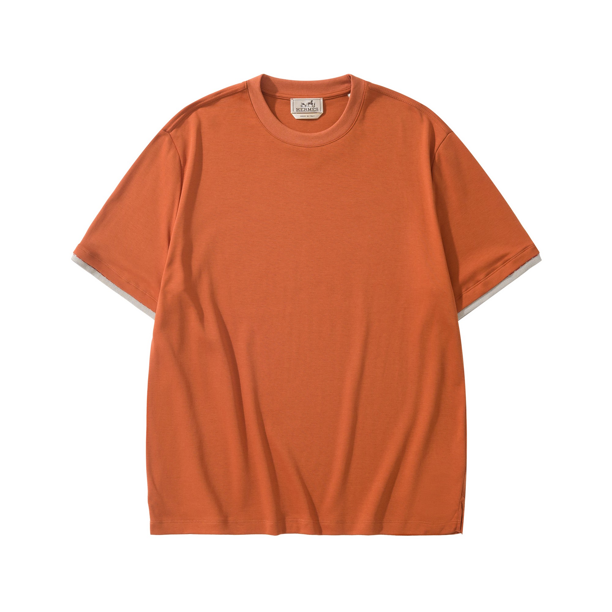 NO:782739,New HE 'Piqures sellier' burnt orange T-shirt, cotton short-sleeved round neck T-shirt, decorated with 'Piqures sellier' details, contrasting double-layer ruffled two-color sleeves, decorated with 'Piqures sellier' details. Fabric cotton, SIZE: S M L XL, Hermès-clothing, hermes, T-shirt, tees, t-shirt,19860909新品HE“Piqures sellier”焦橙色T恤,全棉短袖圆领T恤,饰有“Piqures sellier”细节,撞色双层褶边双色衣袖,饰有“Piqures sellier”细节.面料棉,SIZE:S M L XL,爱马仕-服装,hermes,T-shirt,tees，t-shirt,,Women's clothing