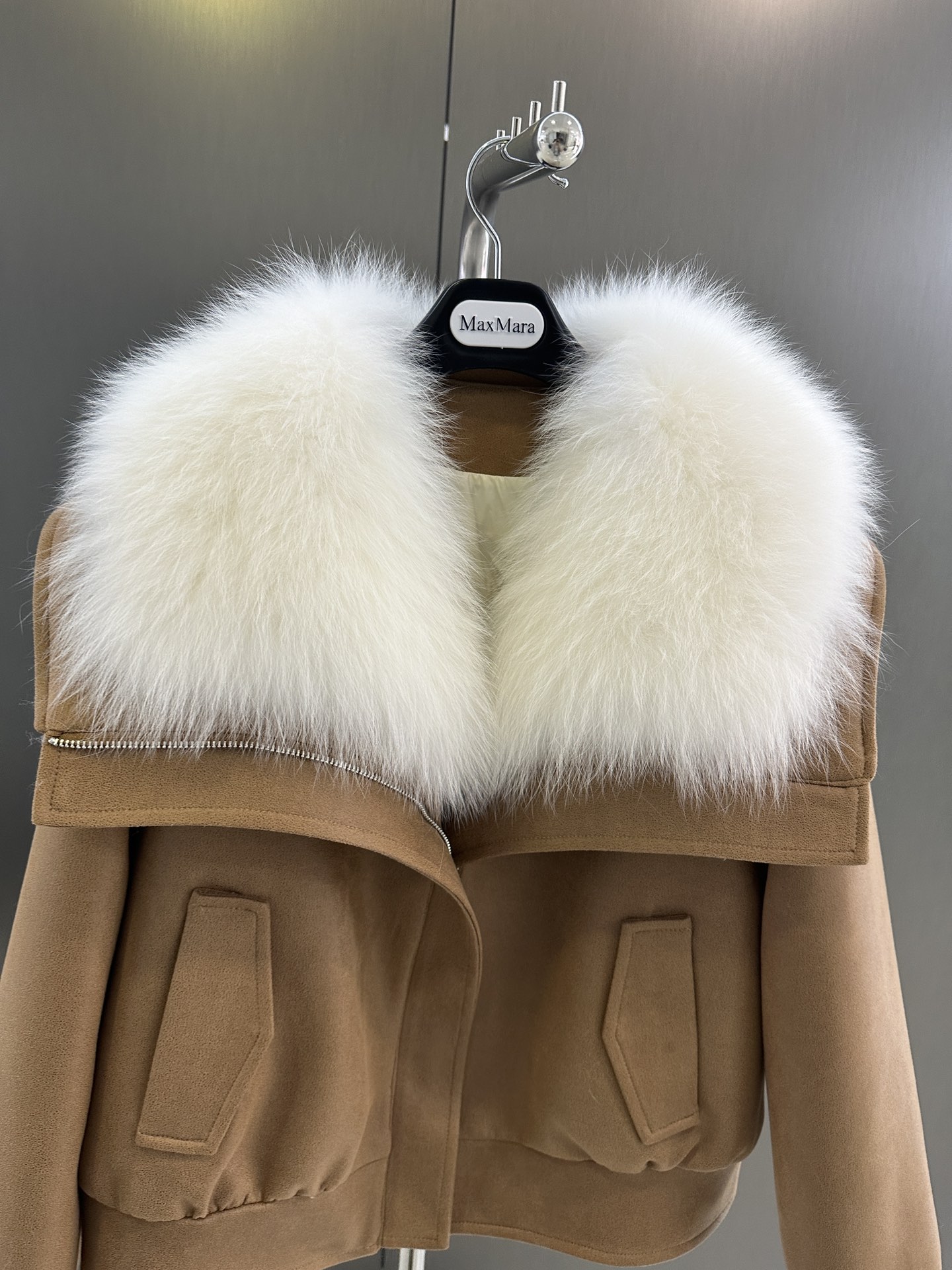 Maxmara New Autumn/Winter Women’s Clothing Package with Super White Fox Hair and Custom Fabric - 图片 3
