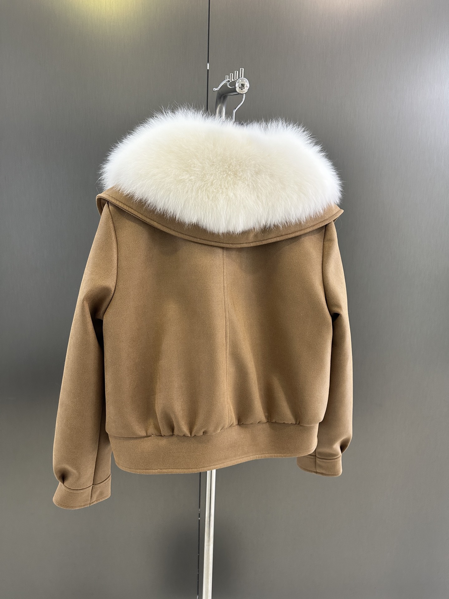 Maxmara New Autumn/Winter Women’s Clothing Package with Super White Fox Hair and Custom Fabric - 图片 8