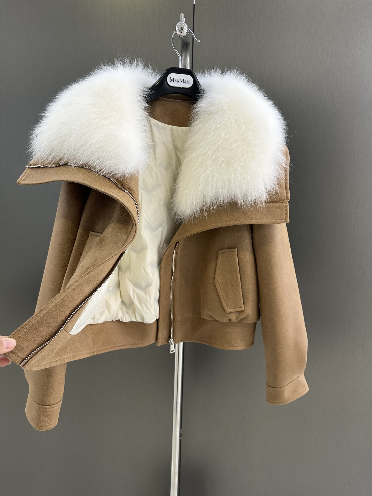 Maxmara New Autumn/Winter Women’s Clothing Package with Super White Fox Hair and Custom Fabric - 图片 6