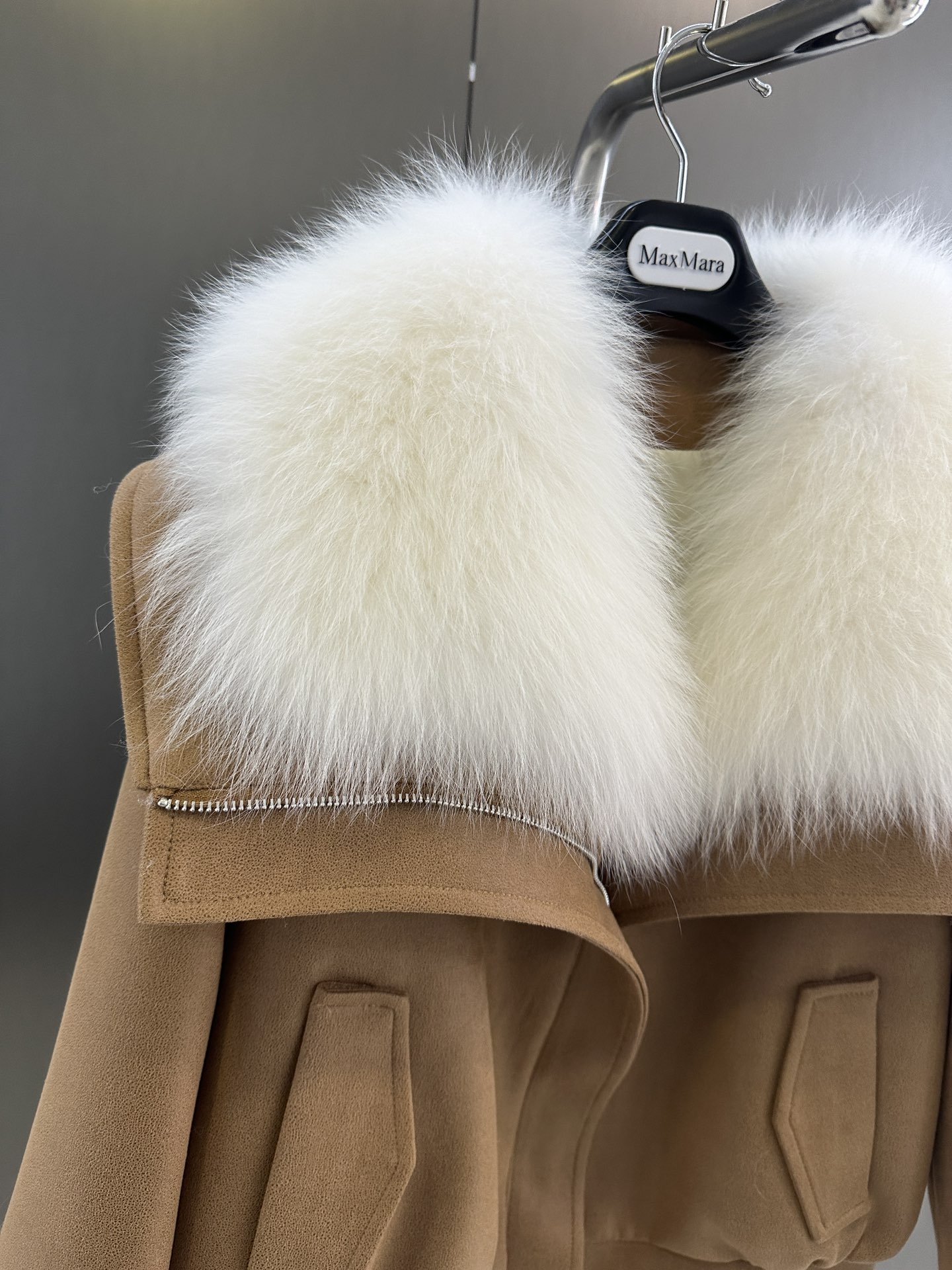 Maxmara New Autumn/Winter Women’s Clothing Package with Super White Fox Hair and Custom Fabric - 图片 2